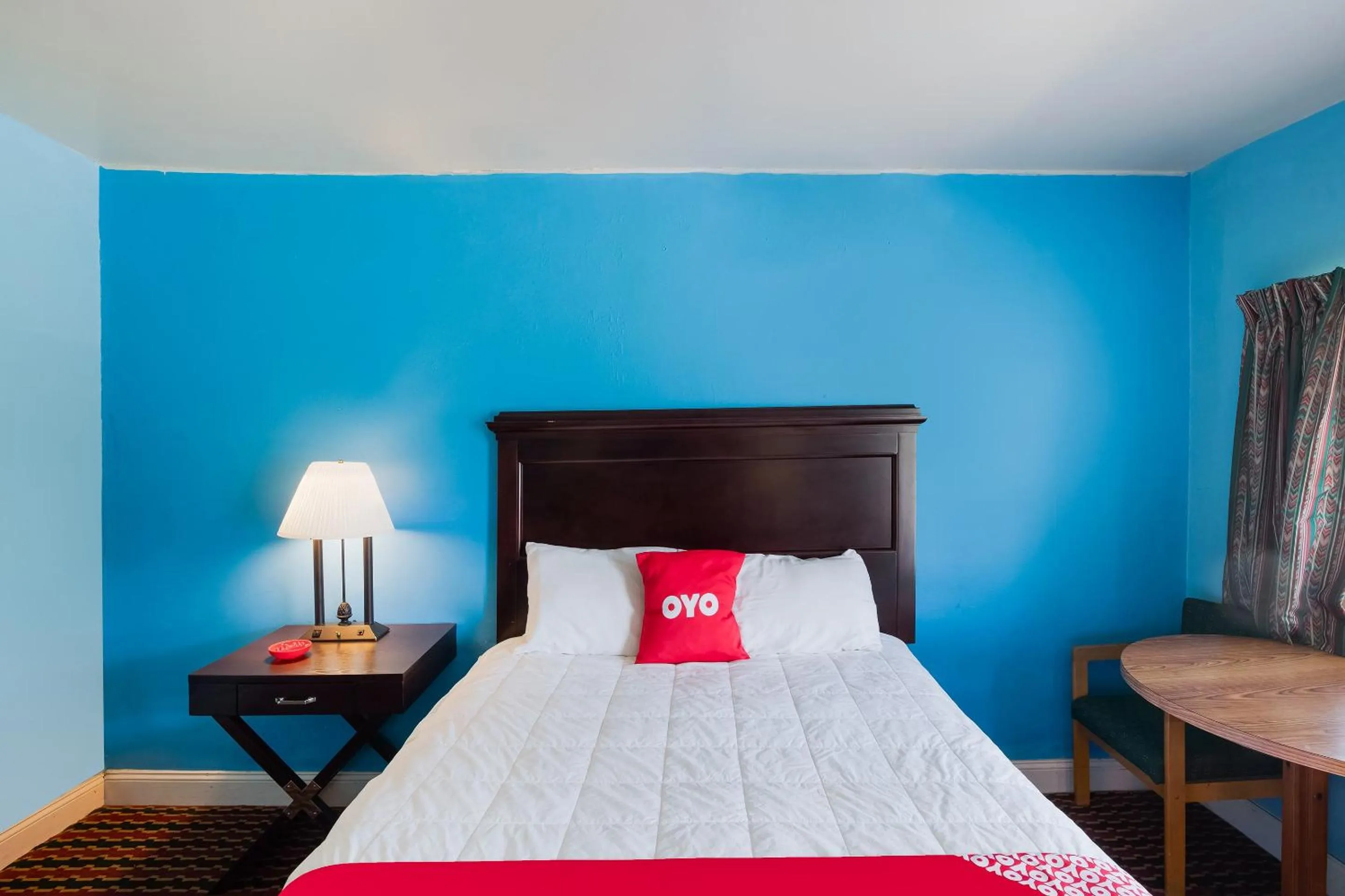 Bedroom in BlueJay Motel - Salem - Roanoke I-81