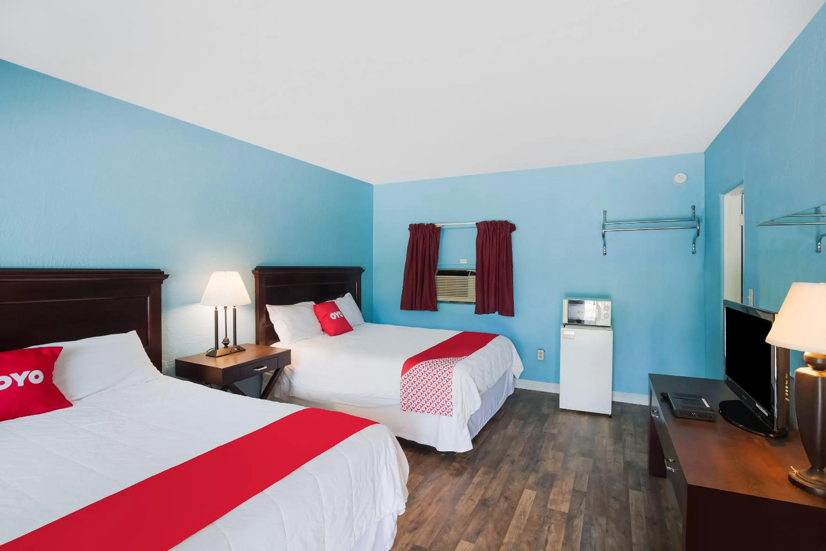 Bedroom in BlueJay Motel - Salem - Roanoke I-81