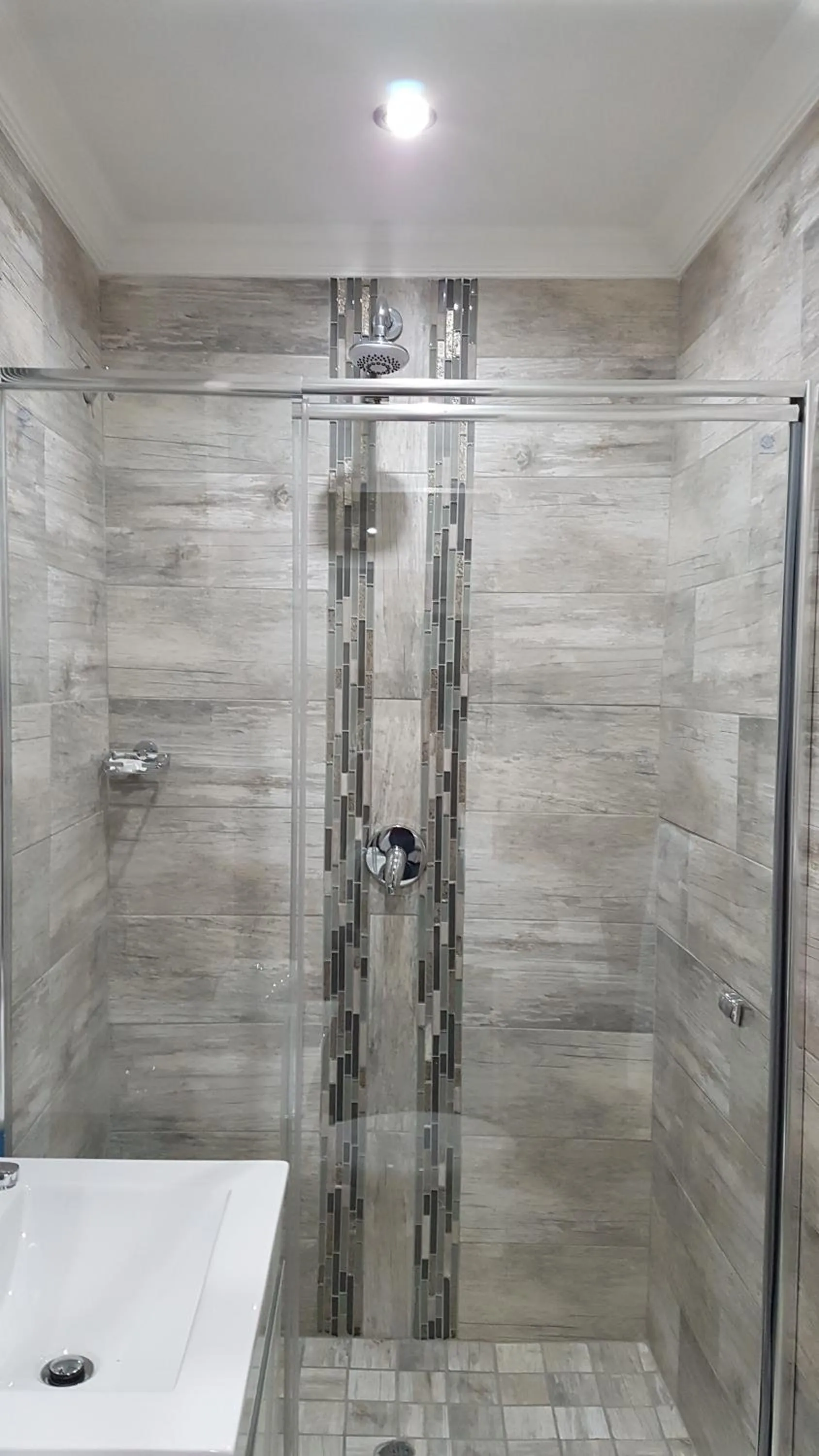 Shower in Garden Top Hotel