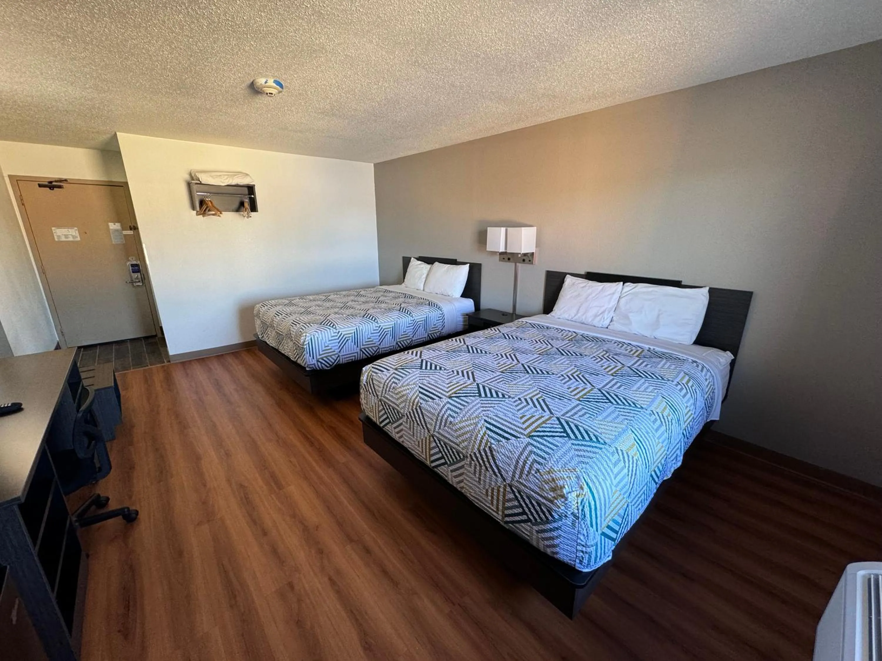 Bedroom, Bed in Motel 6-Fond Du Lac, WI