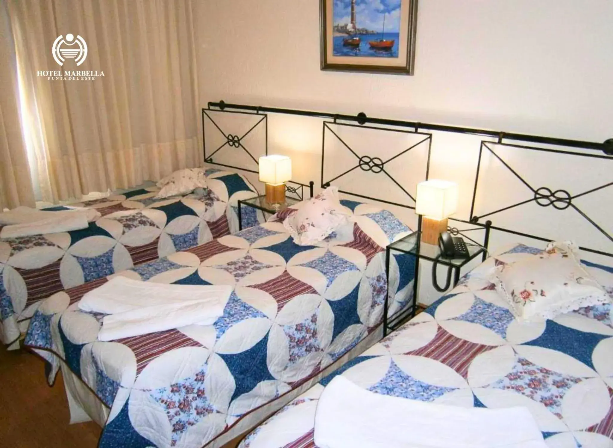 Standard Triple Room in Hotel Marbella Standard Triple Room in Hotel Marbella