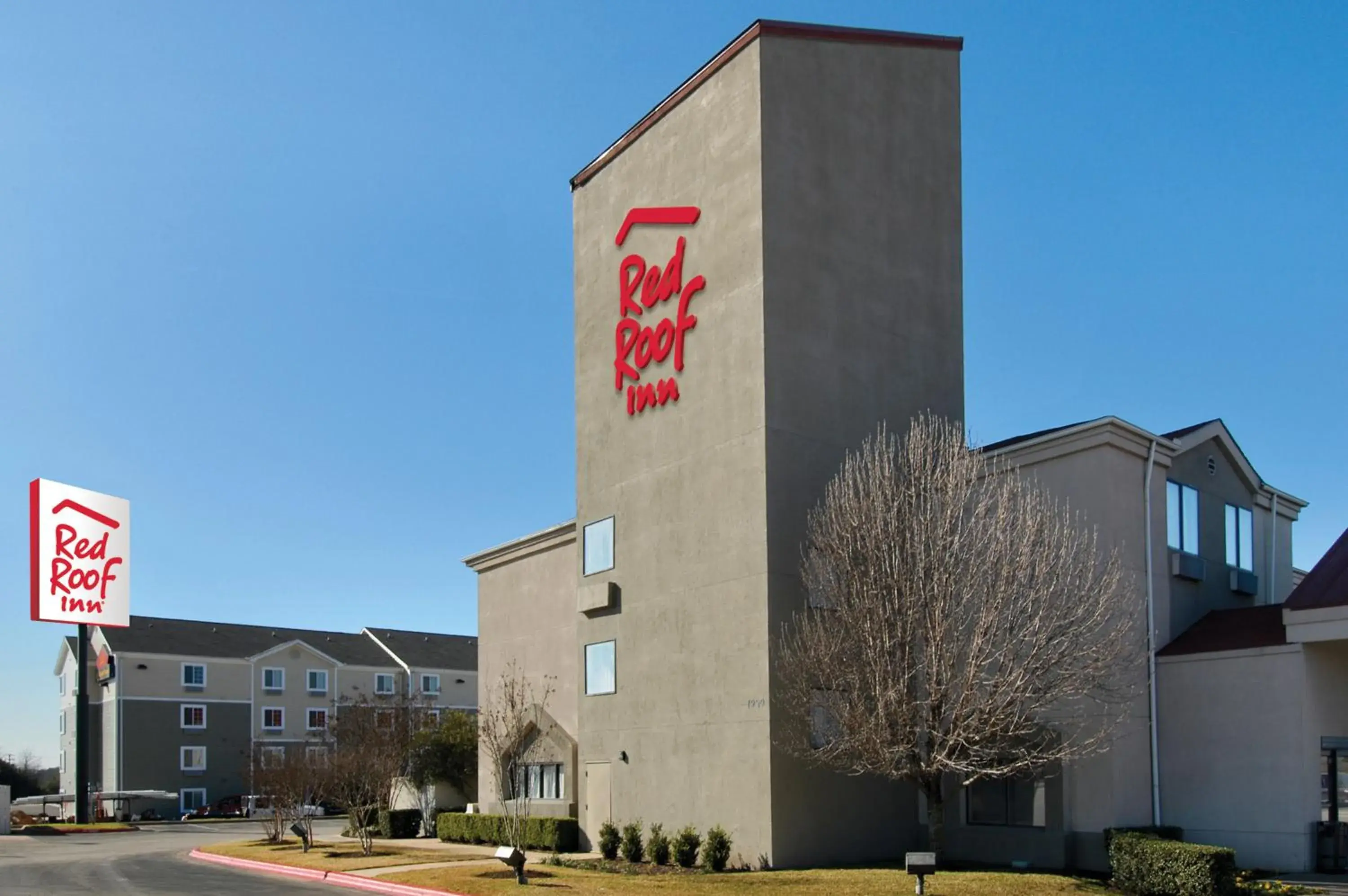 Property building in Red Roof Inn Austin - Round Rock Property building in Red Roof Inn Austin - Round Rock