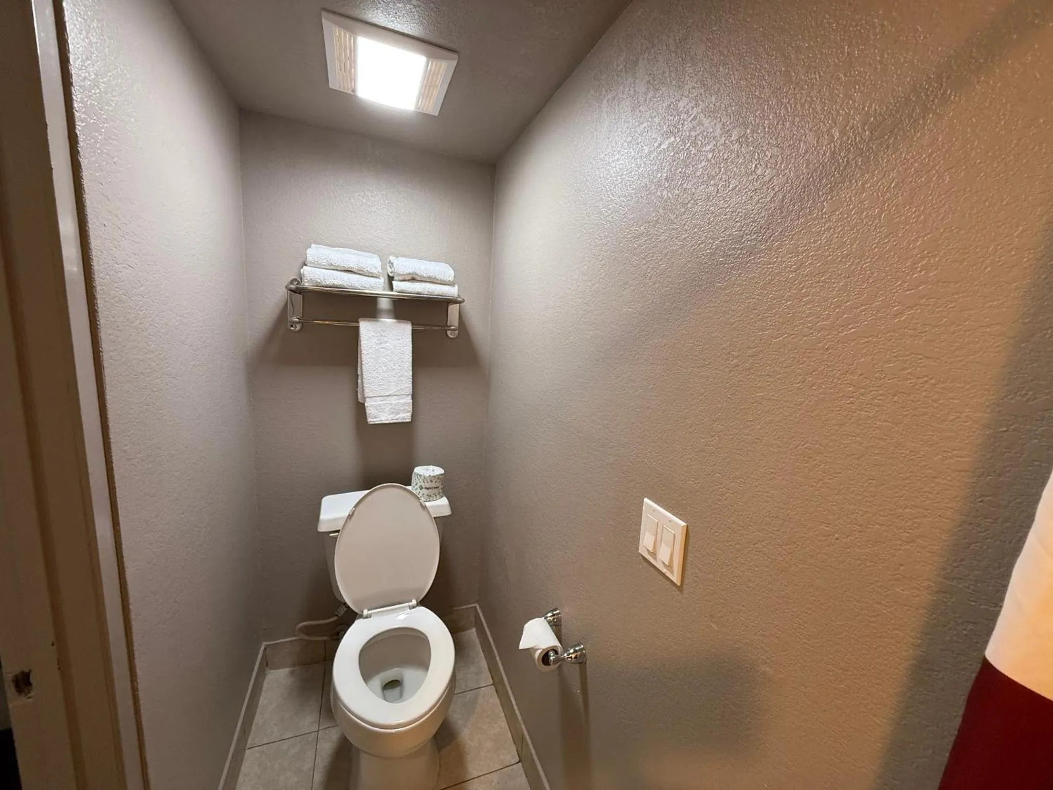 Bathroom in Red Roof Inn Austin - Round Rock