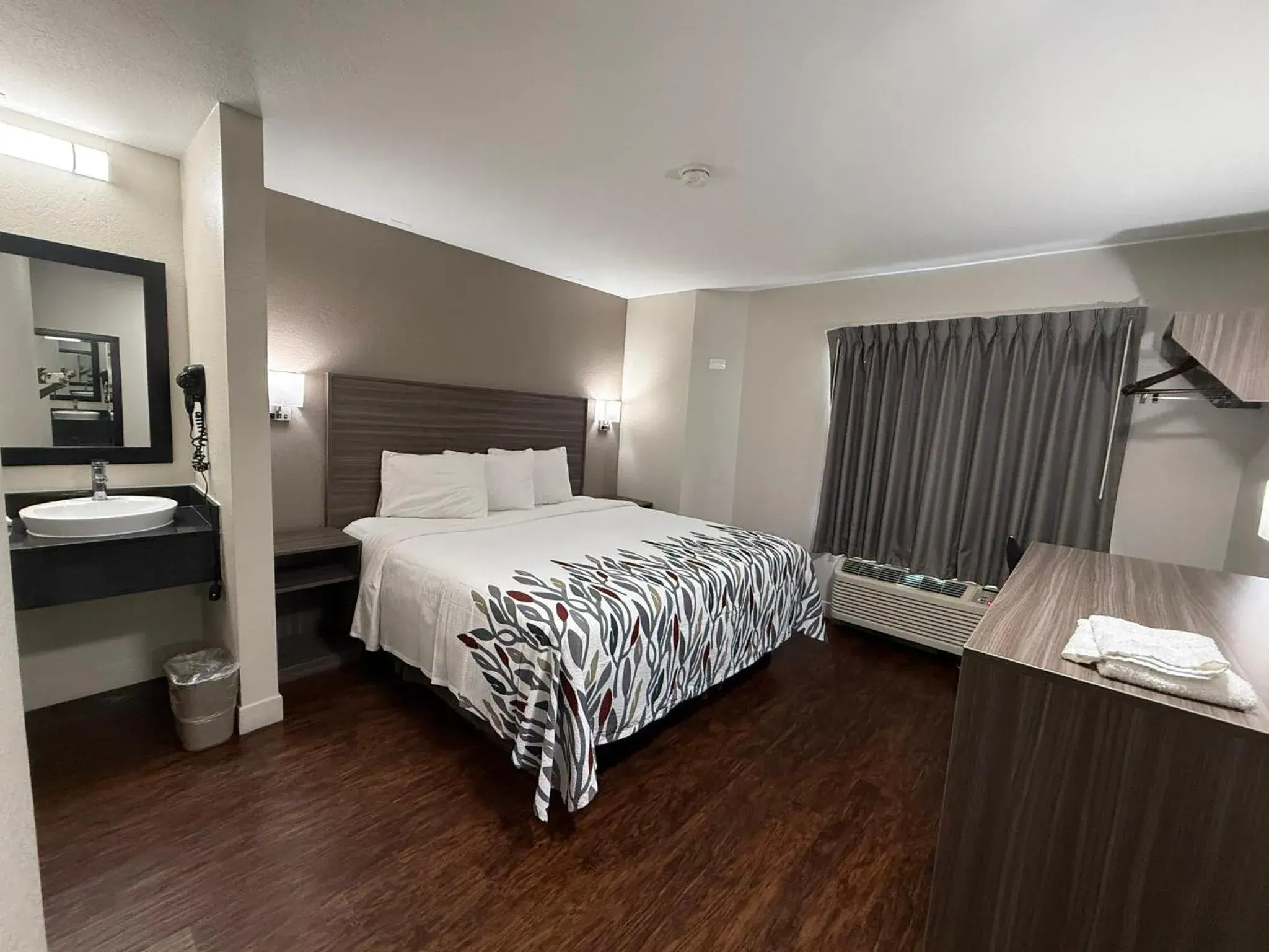 Photo of the whole room, Bed in Red Roof Inn Austin - Round Rock Photo of the whole room, Bed in Red Roof Inn Austin - Round Rock