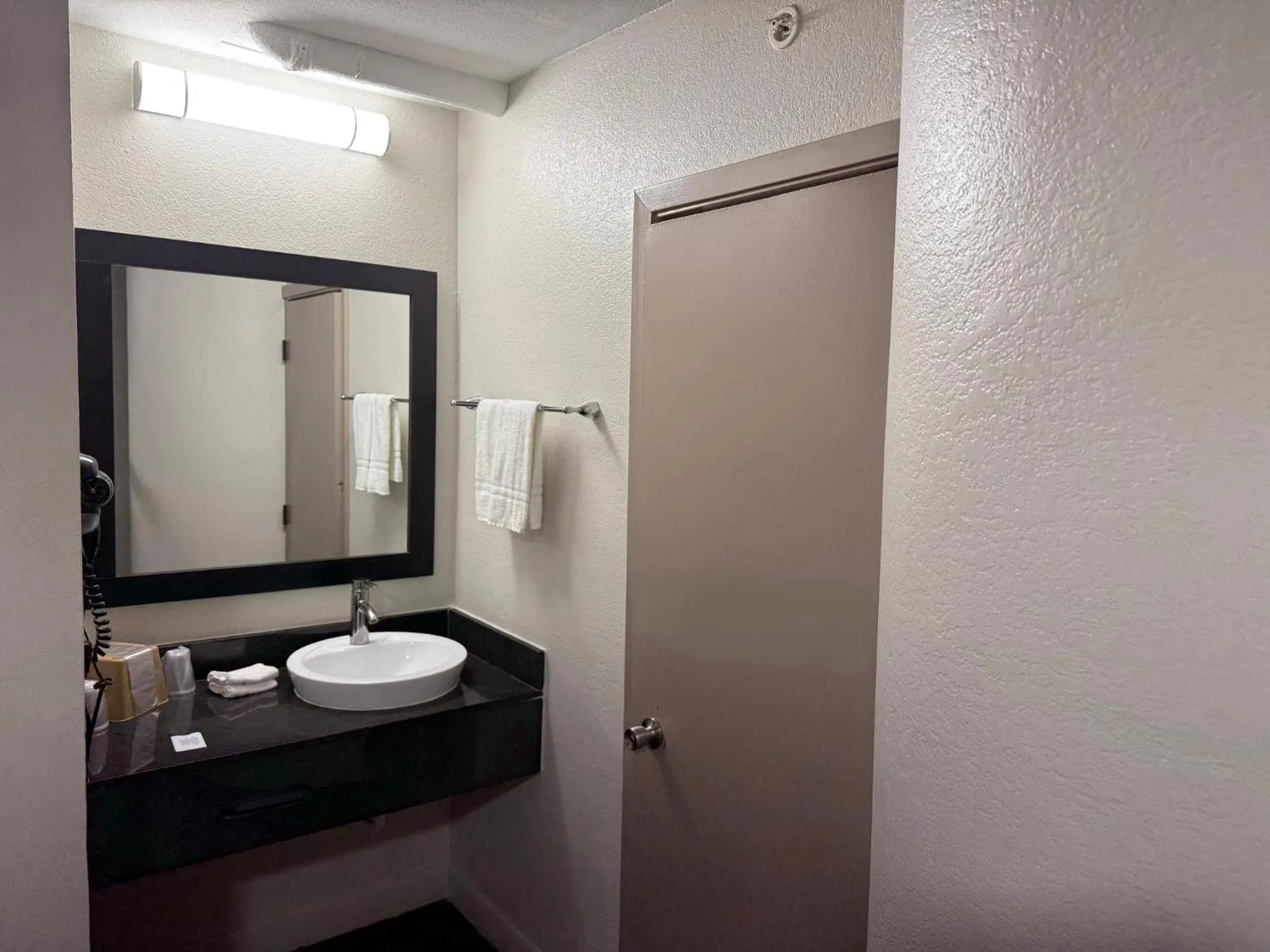 Bathroom in Red Roof Inn Austin - Round Rock