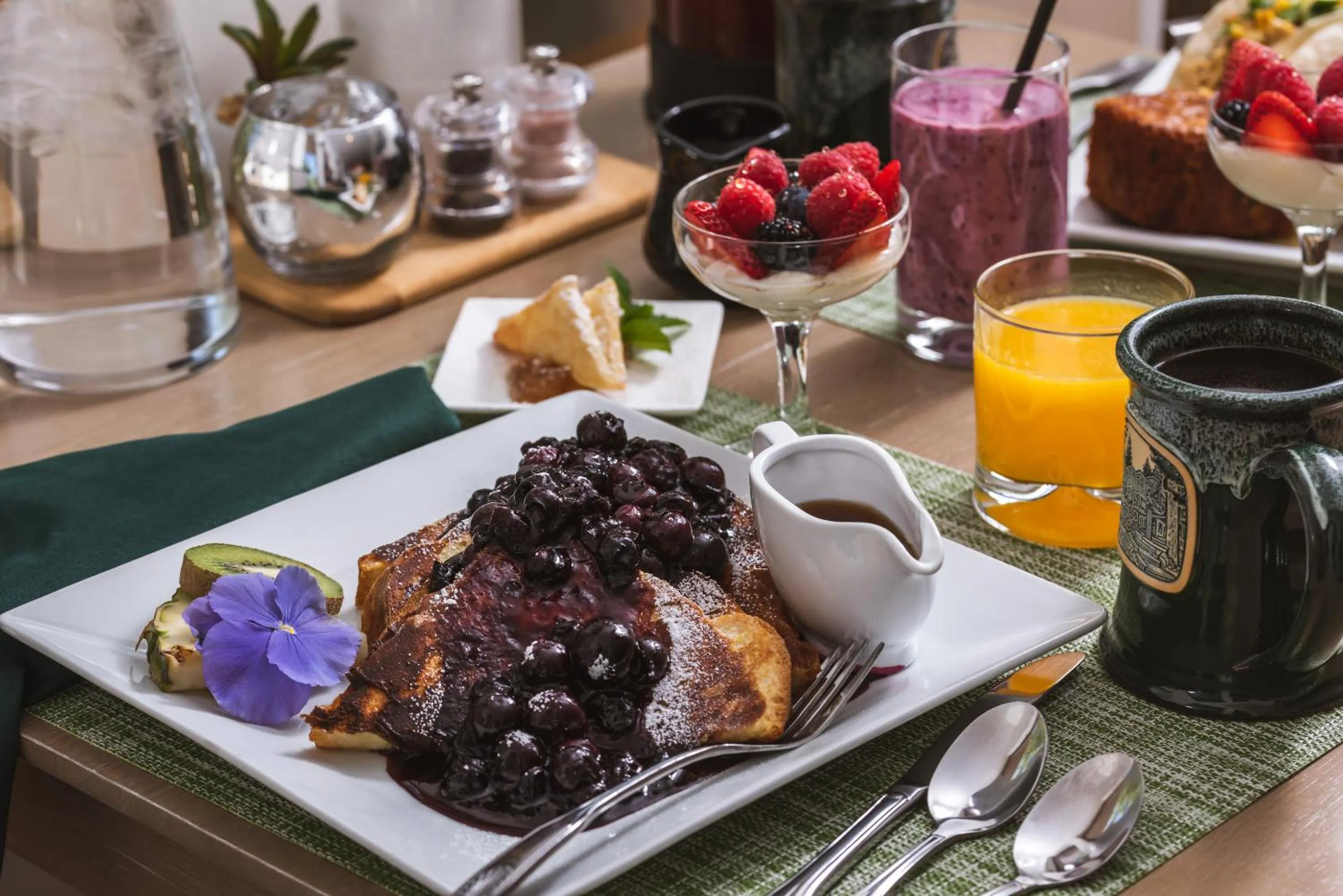 Food and drinks in Sheridan House Inn- Adult Only Accommodation