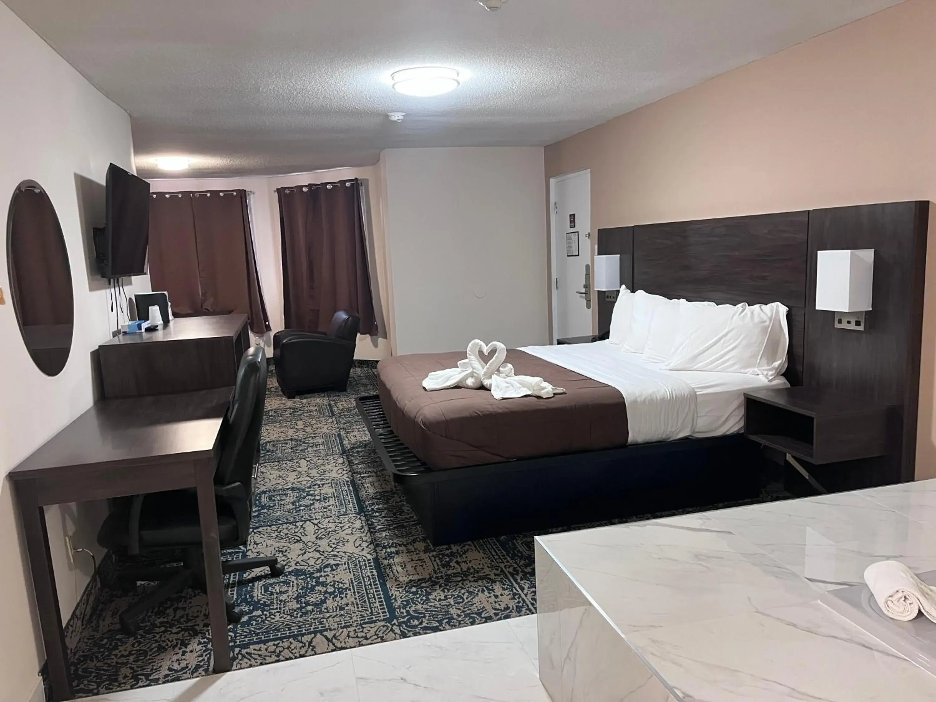 Bed in Falls Lodge & Suites Bed in Falls Lodge & Suites