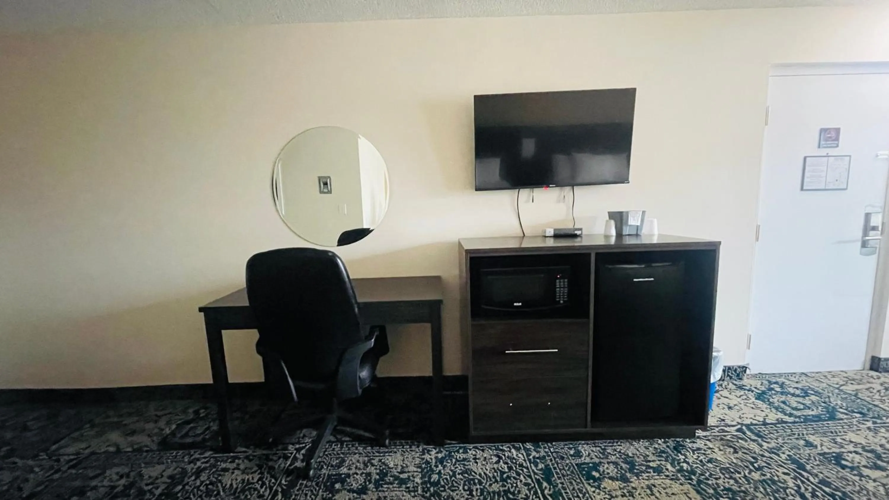 Falls Lodge & Suites