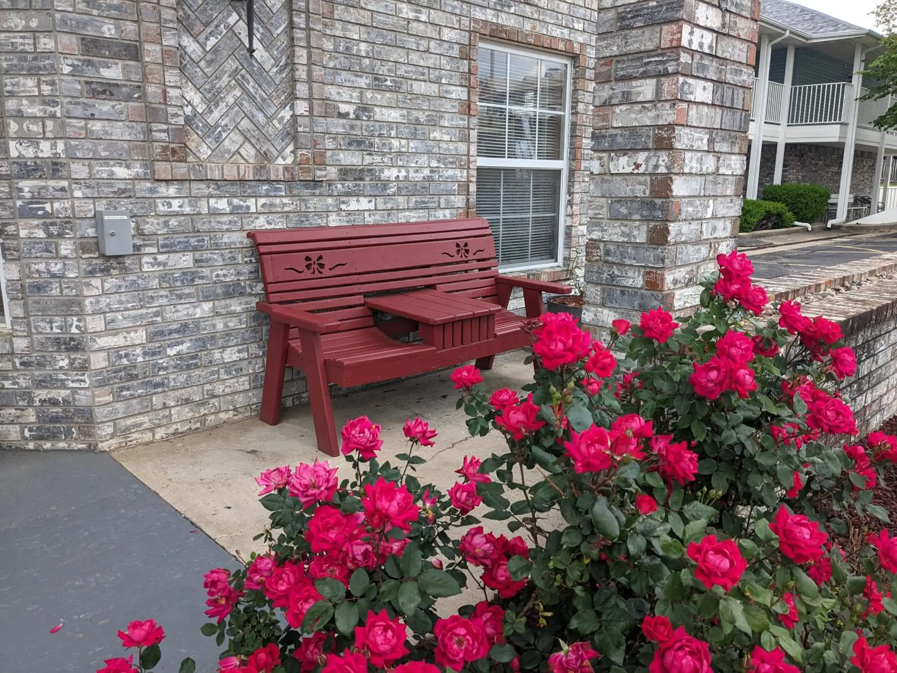 Property building in Dutton Inn Property building in Dutton Inn