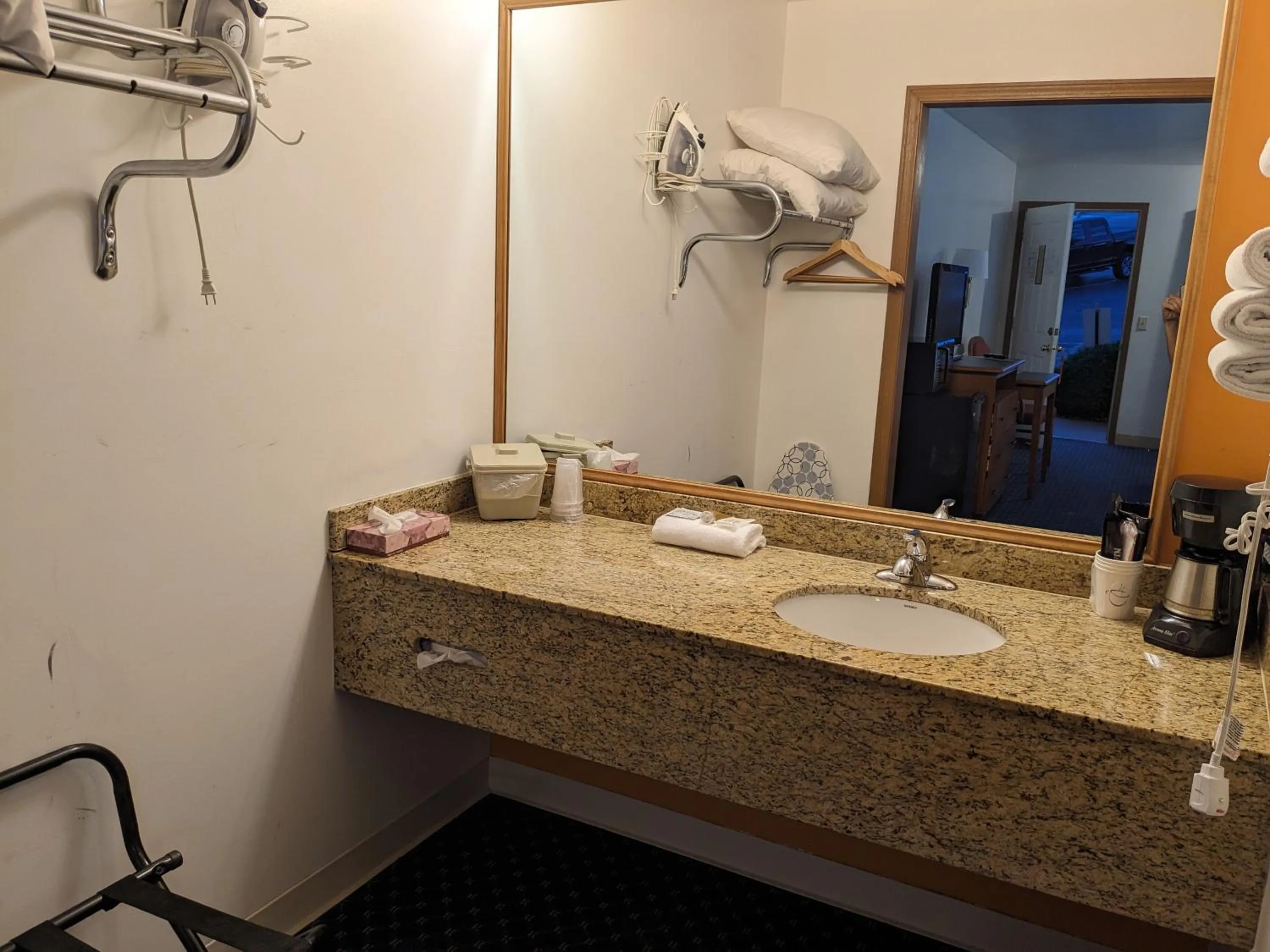 Bathroom in Dutton Inn