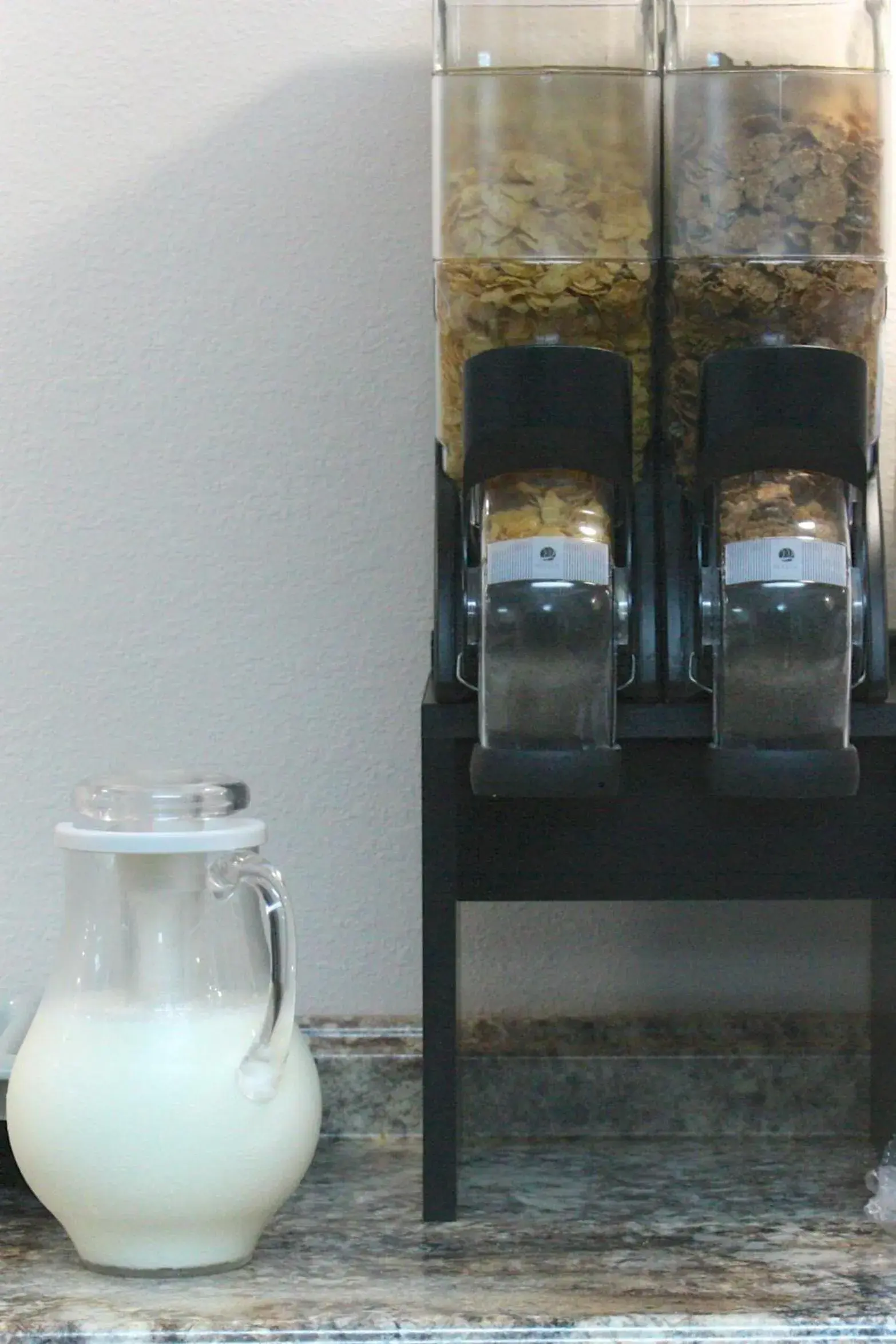 Restaurant/places to eat in Dutton Inn Restaurant/places to eat in Dutton Inn