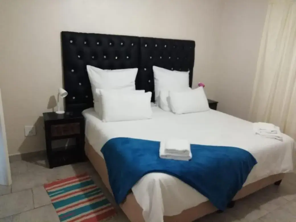 Double Room with Shared Bathroom in revival guest house Double Room with Shared Bathroom in revival guest house
