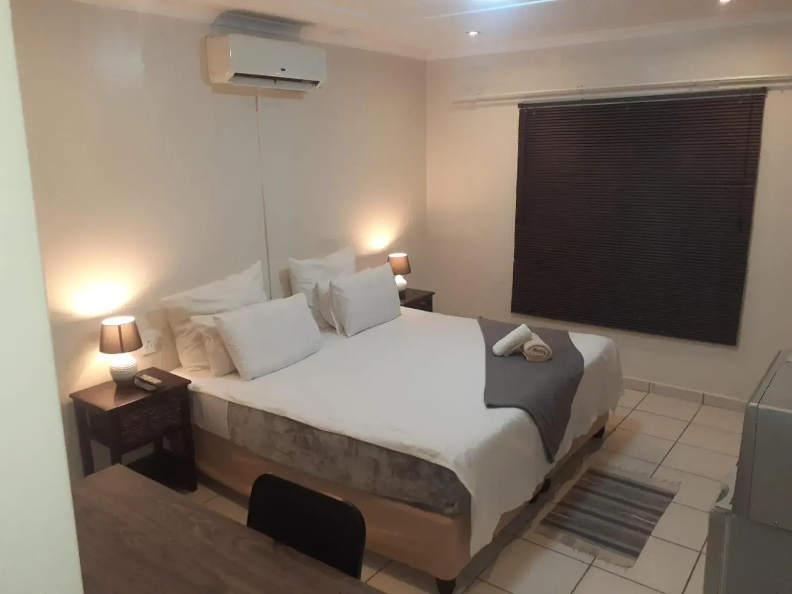Deluxe Double Room (2 Adults + 1 Child) in revival guest house Deluxe Double Room (2 Adults + 1 Child) in revival guest house