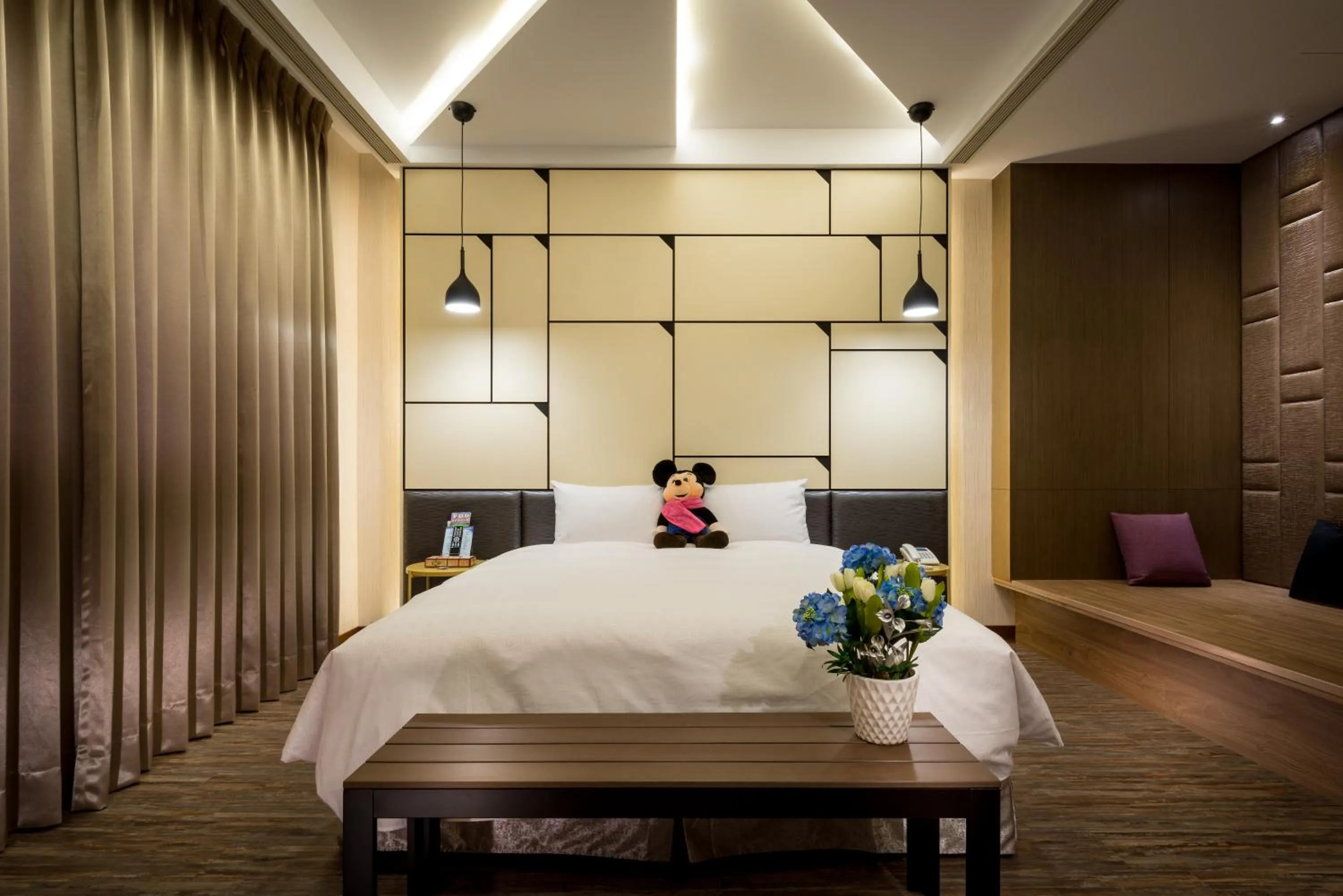 Hot Tub, Bed in liHotel