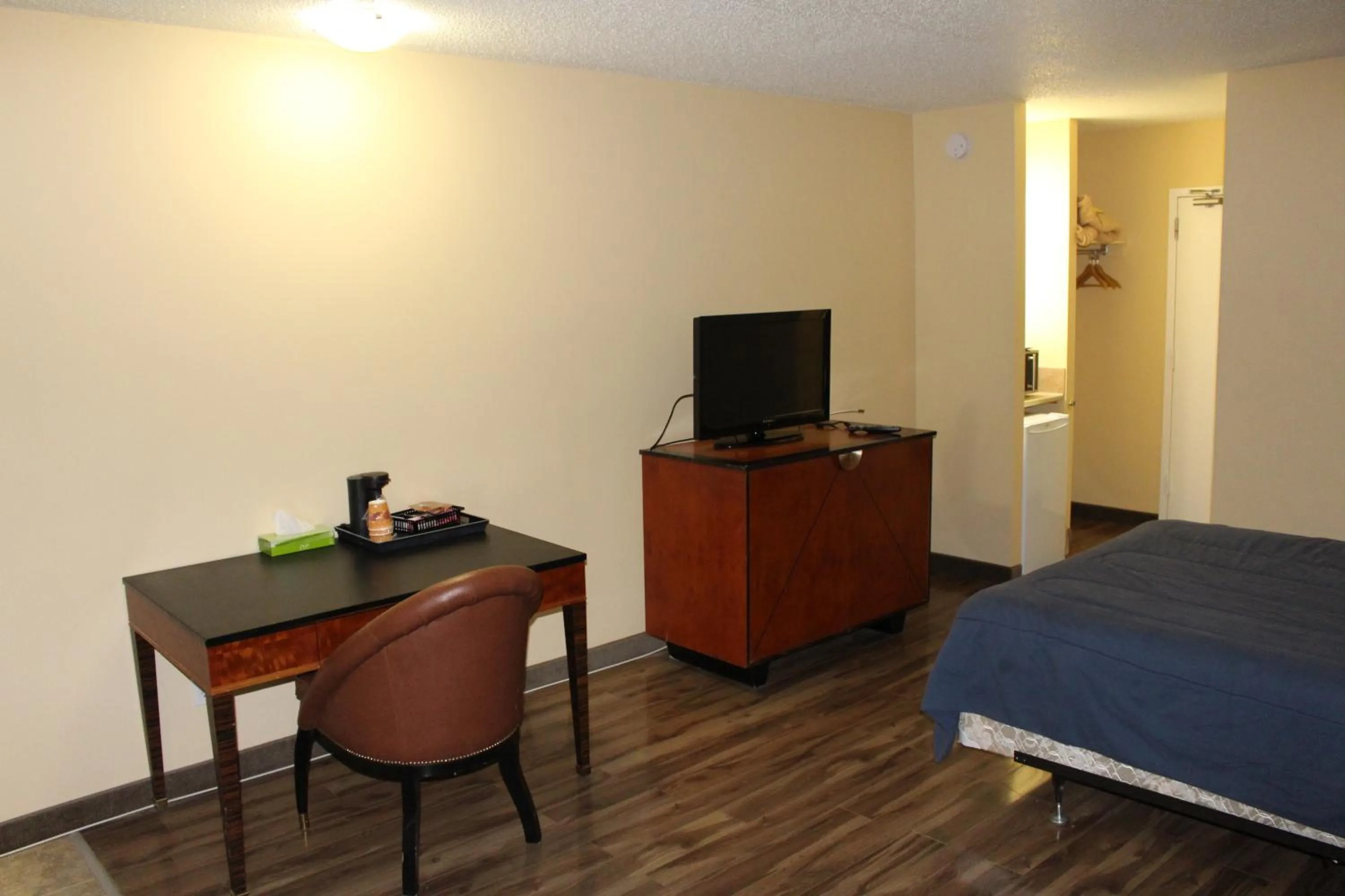 Bedroom, Bed in Travelodge by Wyndham Swift Current