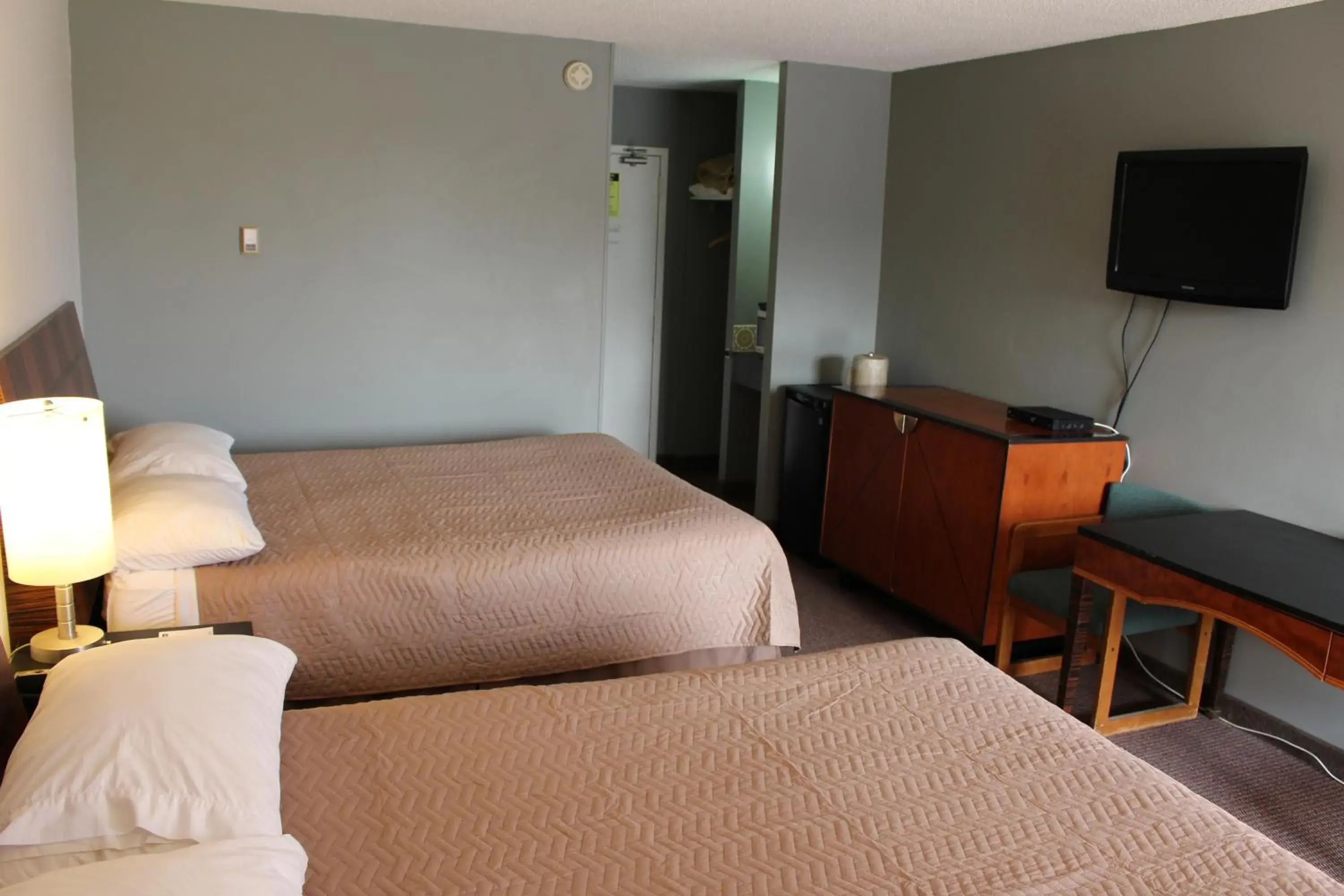 Bedroom, Bed in Travelodge by Wyndham Swift Current Bedroom, Bed in Travelodge by Wyndham Swift Current
