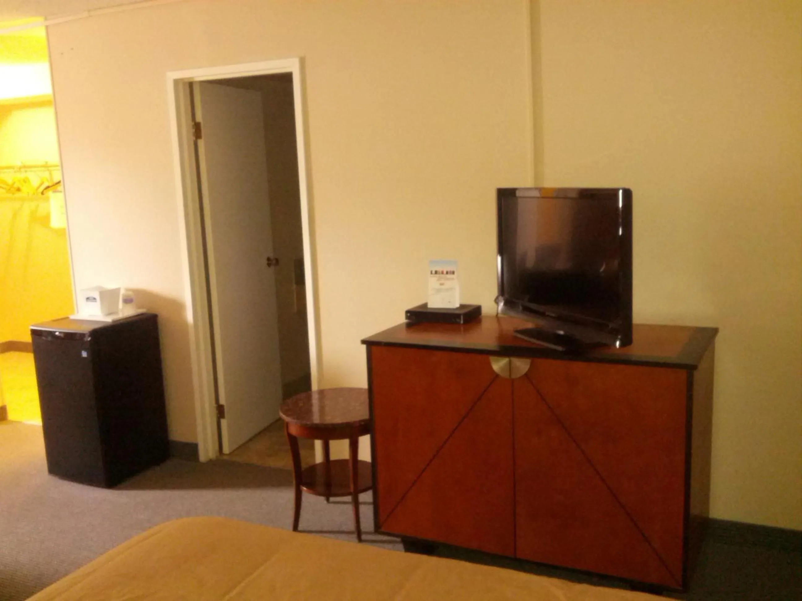 TV and multimedia in Travelodge by Wyndham Swift Current