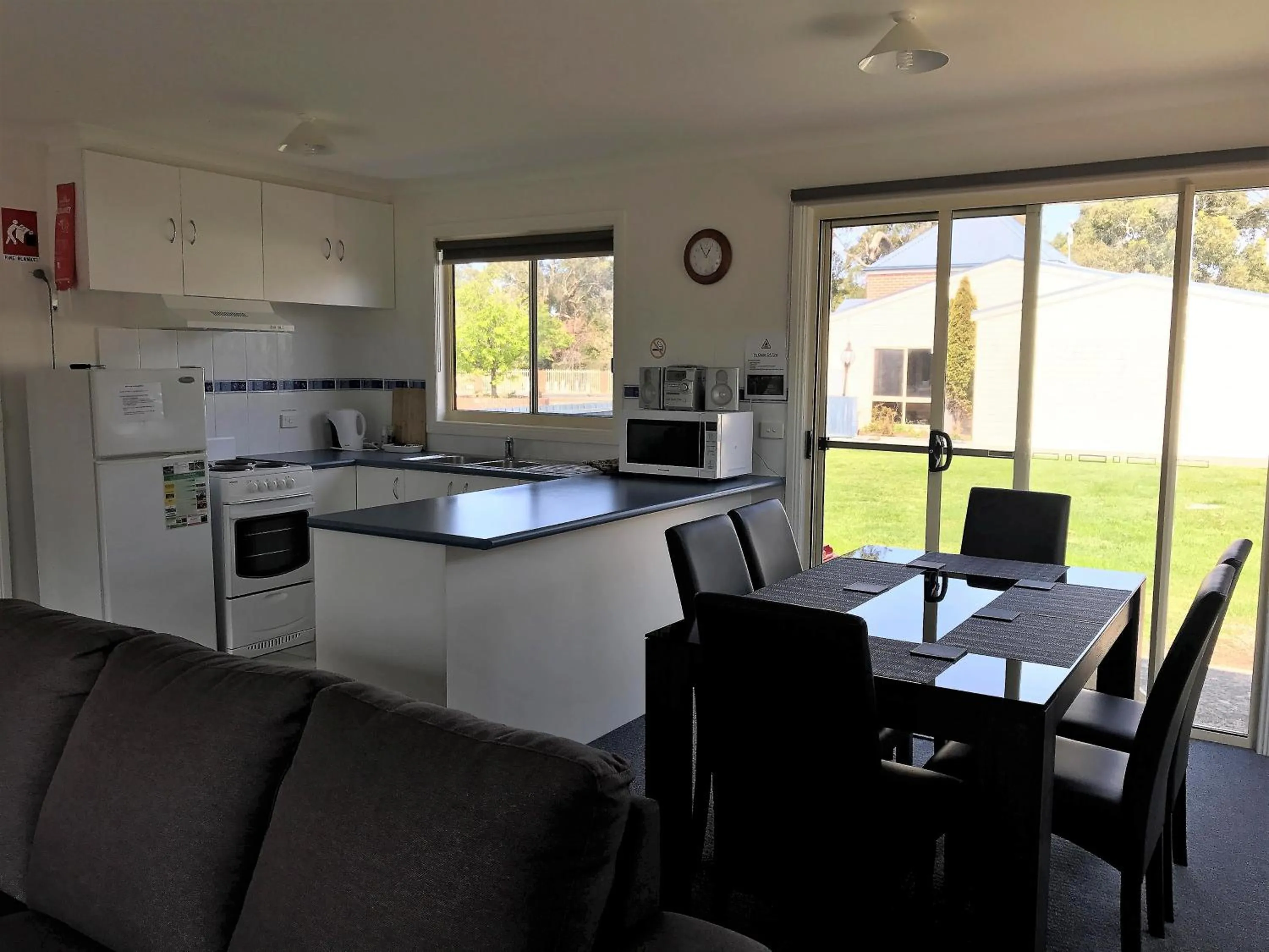 Photo of the whole room, Dining Area in Woodbyne Resort