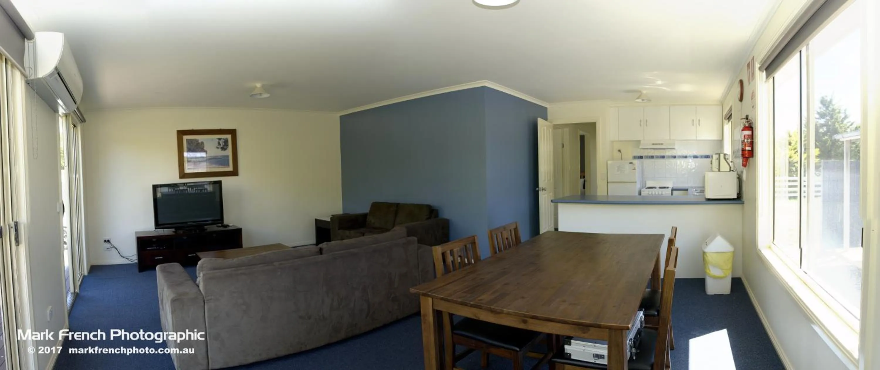 Kitchen or kitchenette, Dining Area in Woodbyne Resort