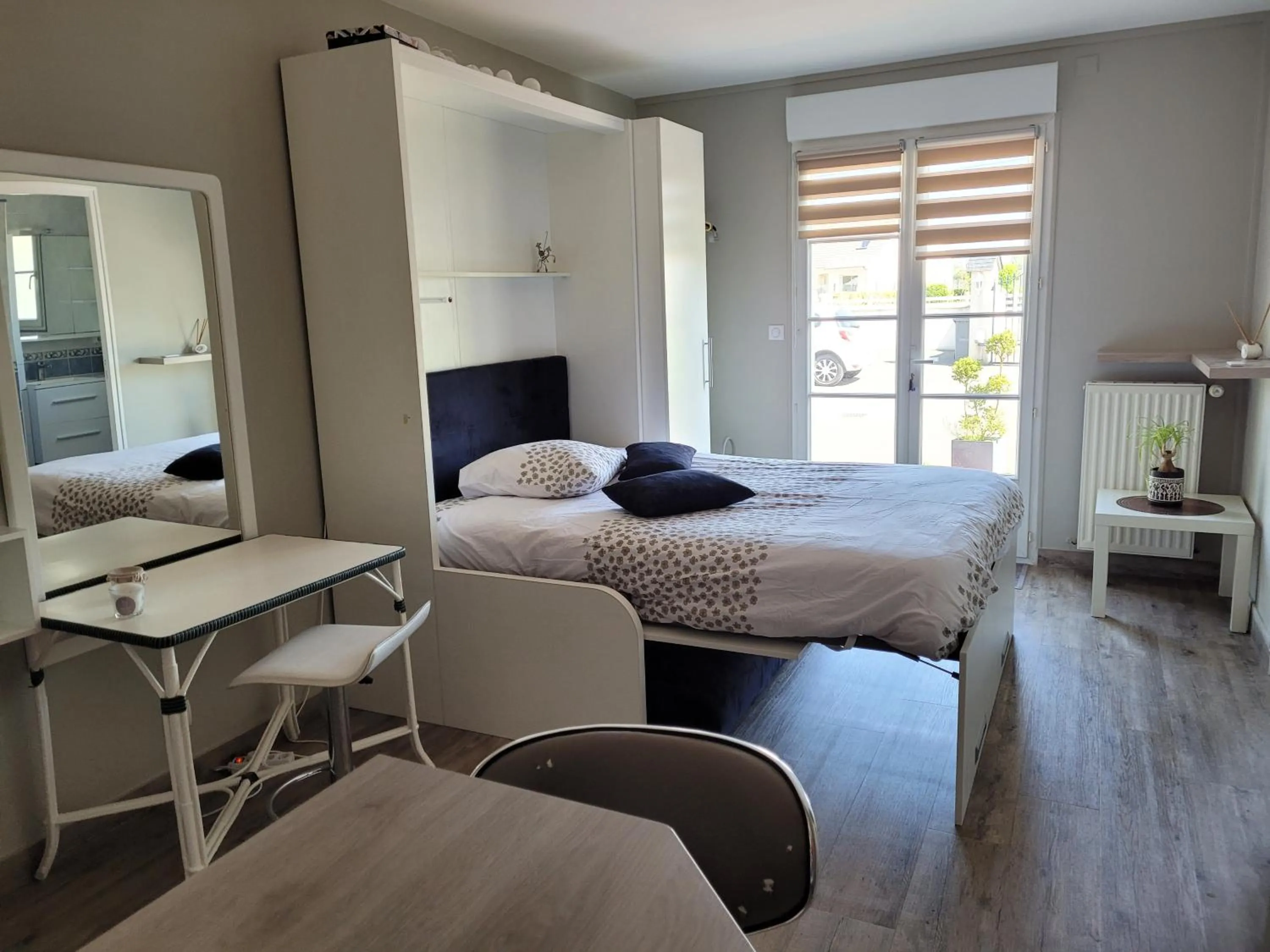 Bed in CHANGÉ, 10mn du circuit du Mans