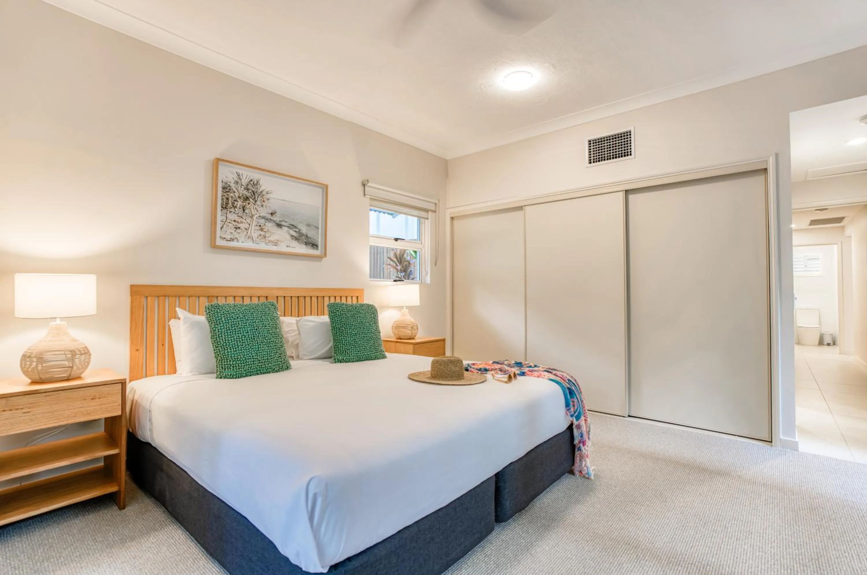 Bedroom, Bed in The Lookout Resort Noosa