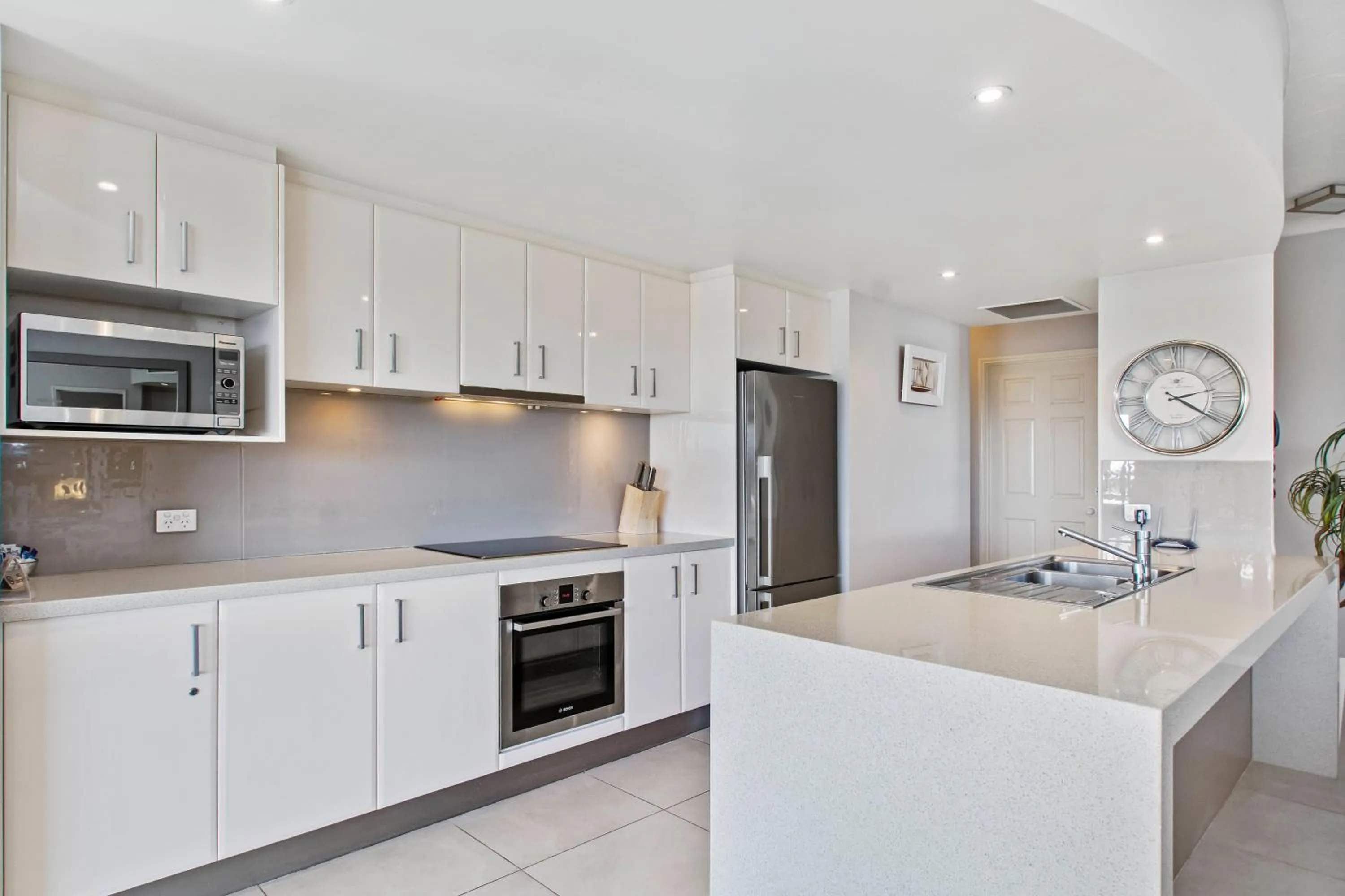 Kitchen or kitchenette in The Lookout Resort Noosa