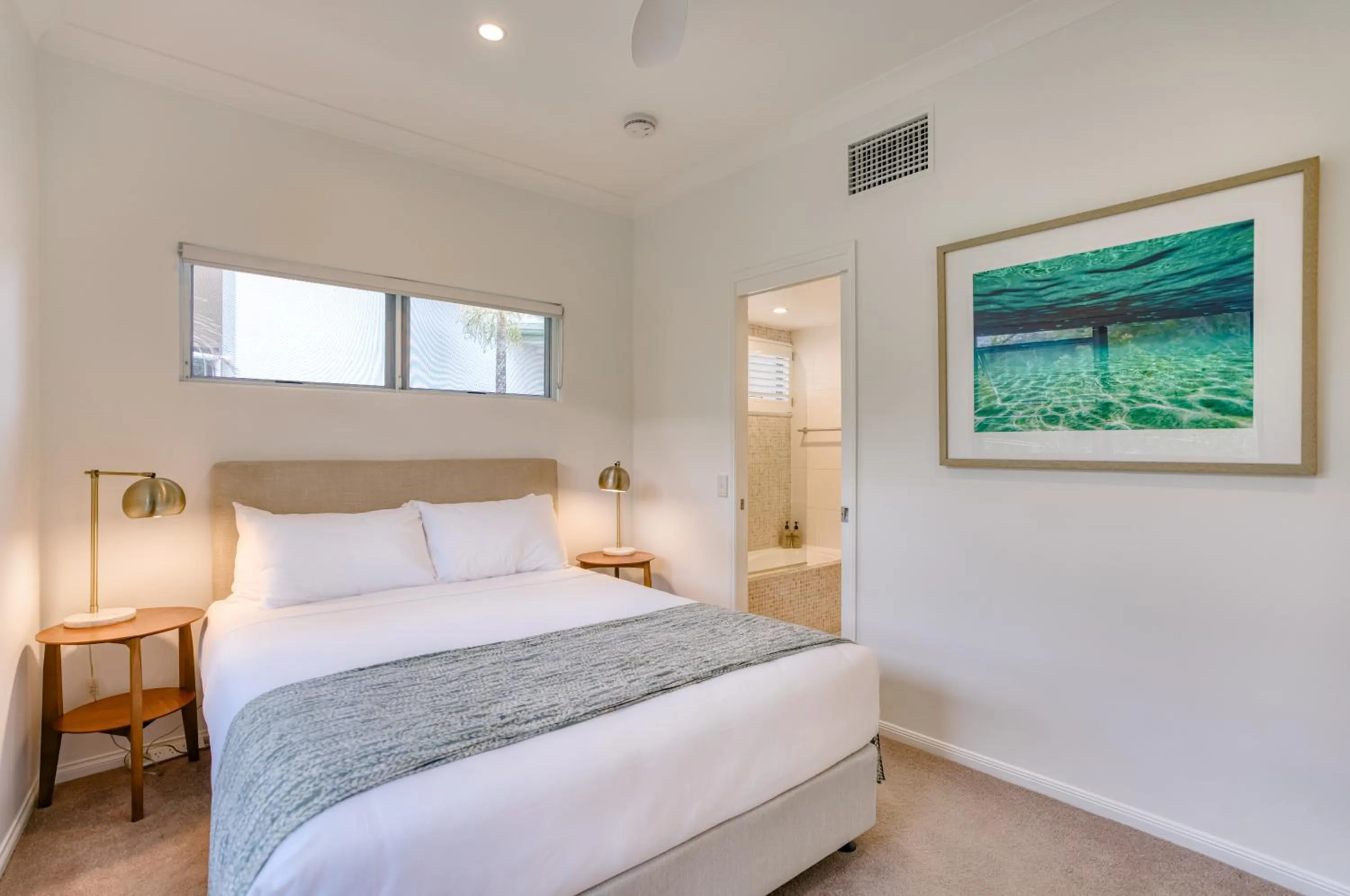 Bedroom, Bed in The Lookout Resort Noosa