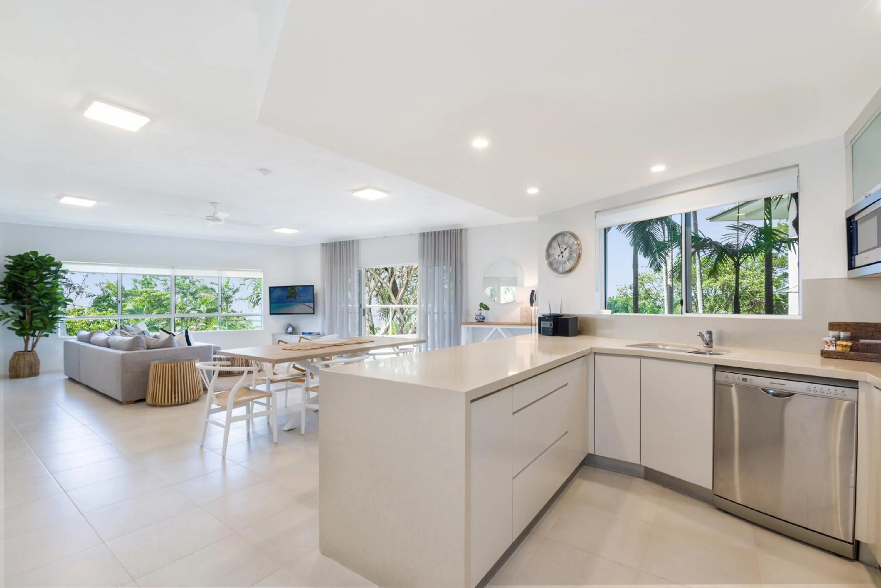 Kitchen or kitchenette in The Lookout Resort Noosa