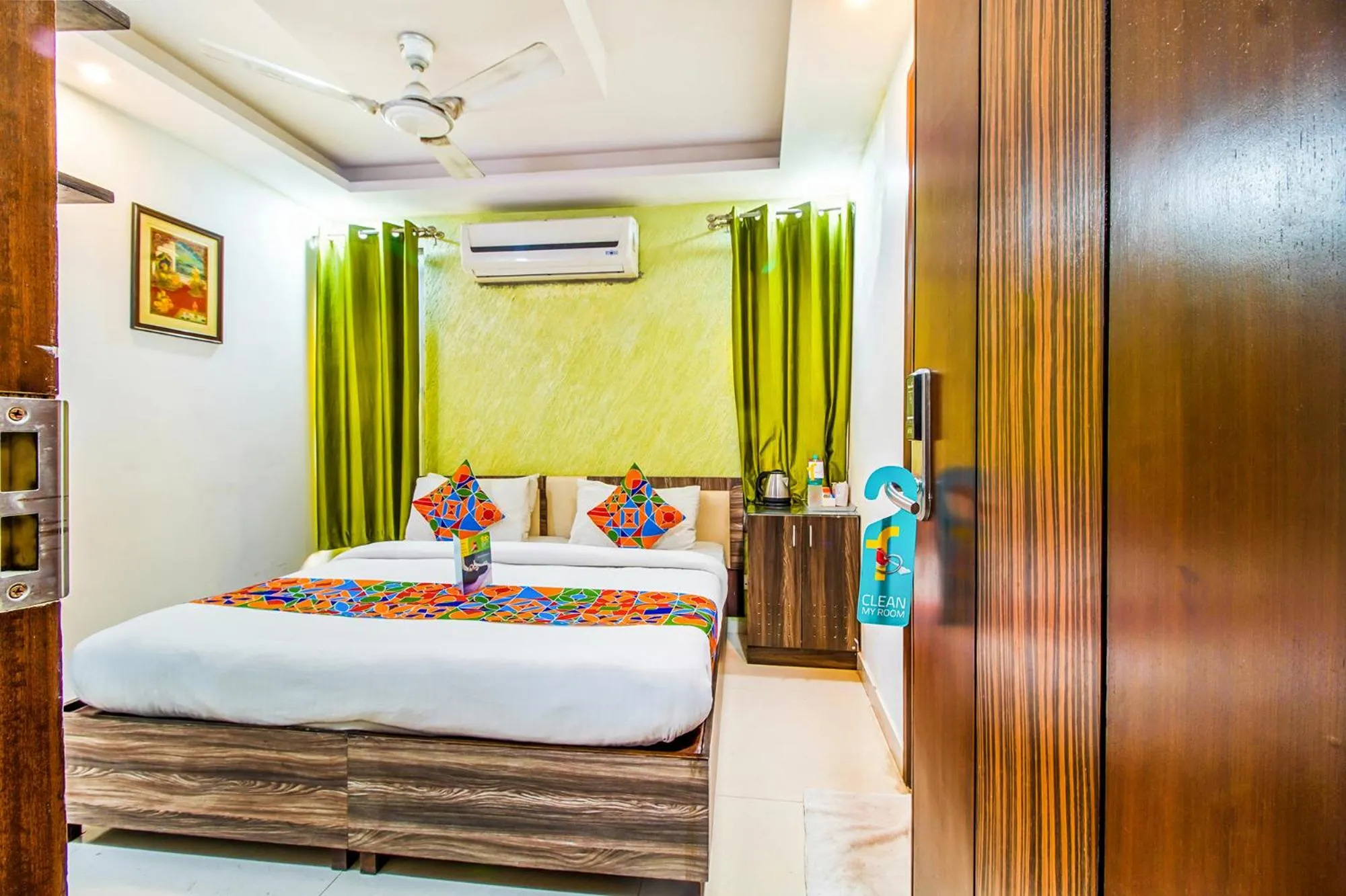 Bedroom, Bed in Royal Comfort Castle