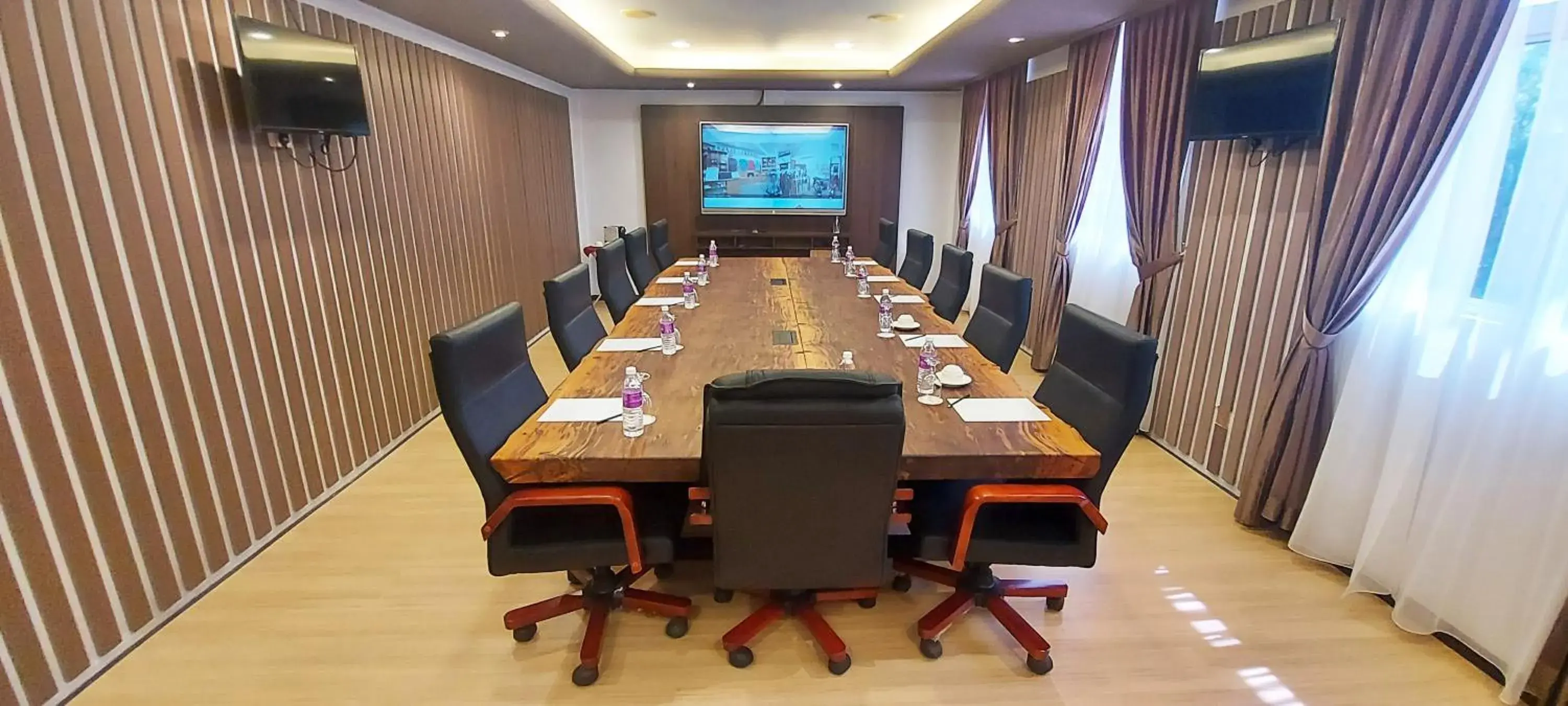 TV and multimedia in Kuala Terengganu Golf Resort by Ancasa Hotels & Resorts TV and multimedia in Kuala Terengganu Golf Resort by Ancasa Hotels & Resorts