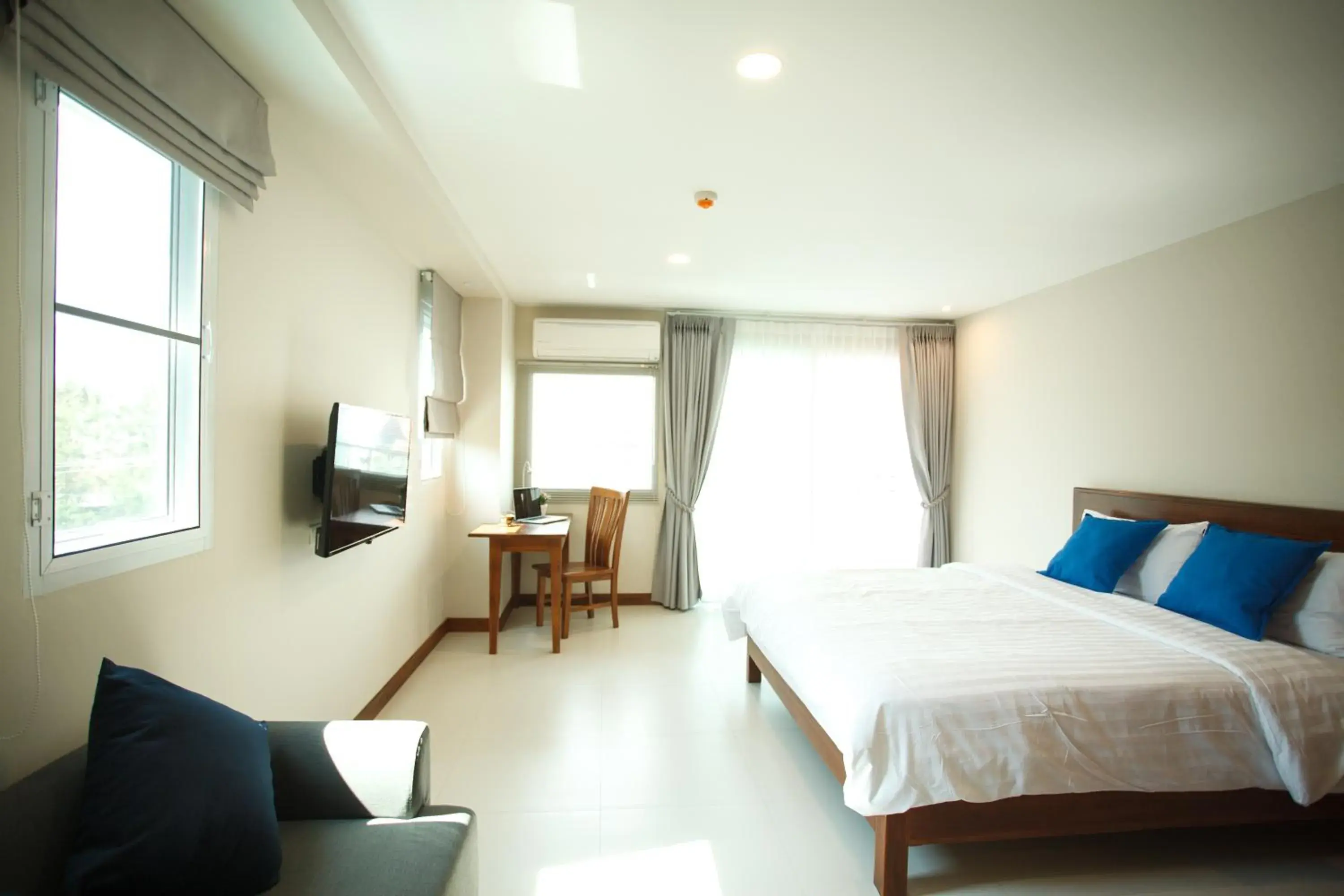 Deluxe Double or Twin Room with Mountain View in Nivas Chiangmai Deluxe Double or Twin Room with Mountain View in Nivas Chiangmai