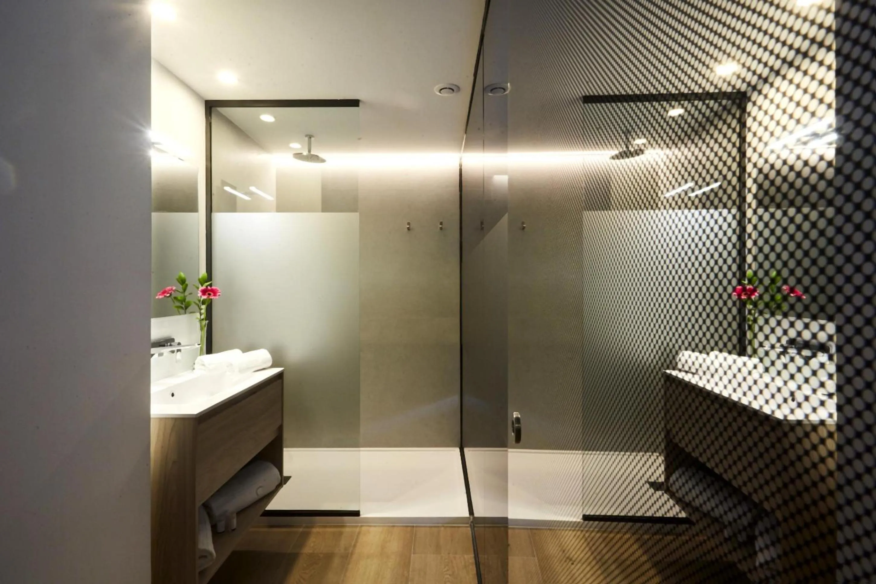 Bathroom in Sercotel Valencia Alameda 41