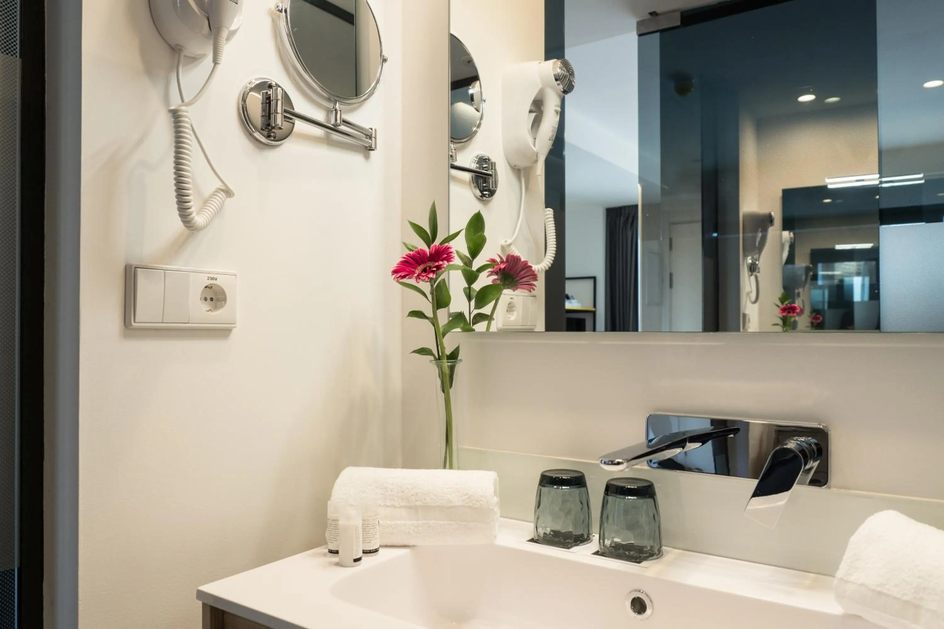 Bathroom in Sercotel Valencia Alameda 41