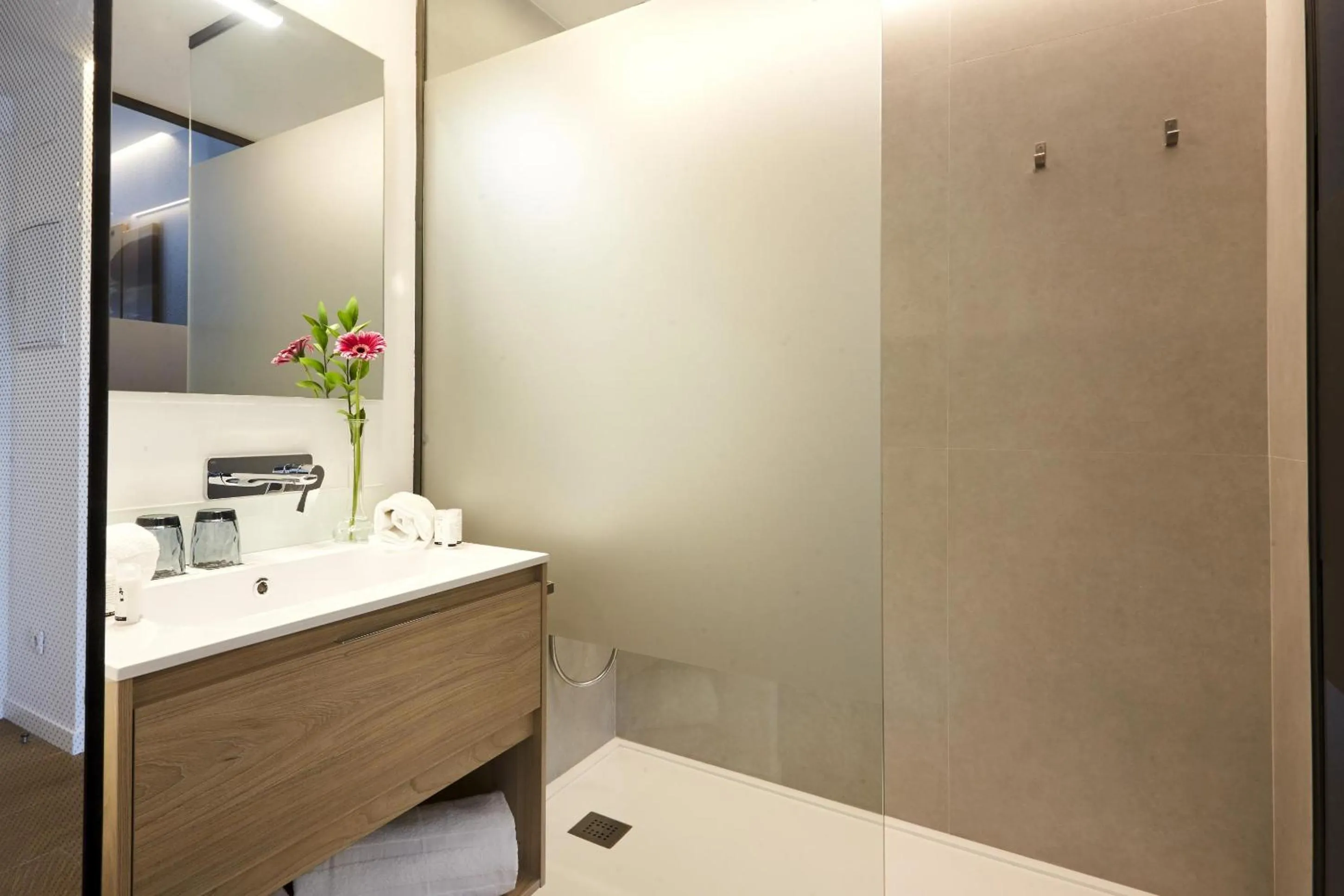 Bathroom in Sercotel Valencia Alameda 41