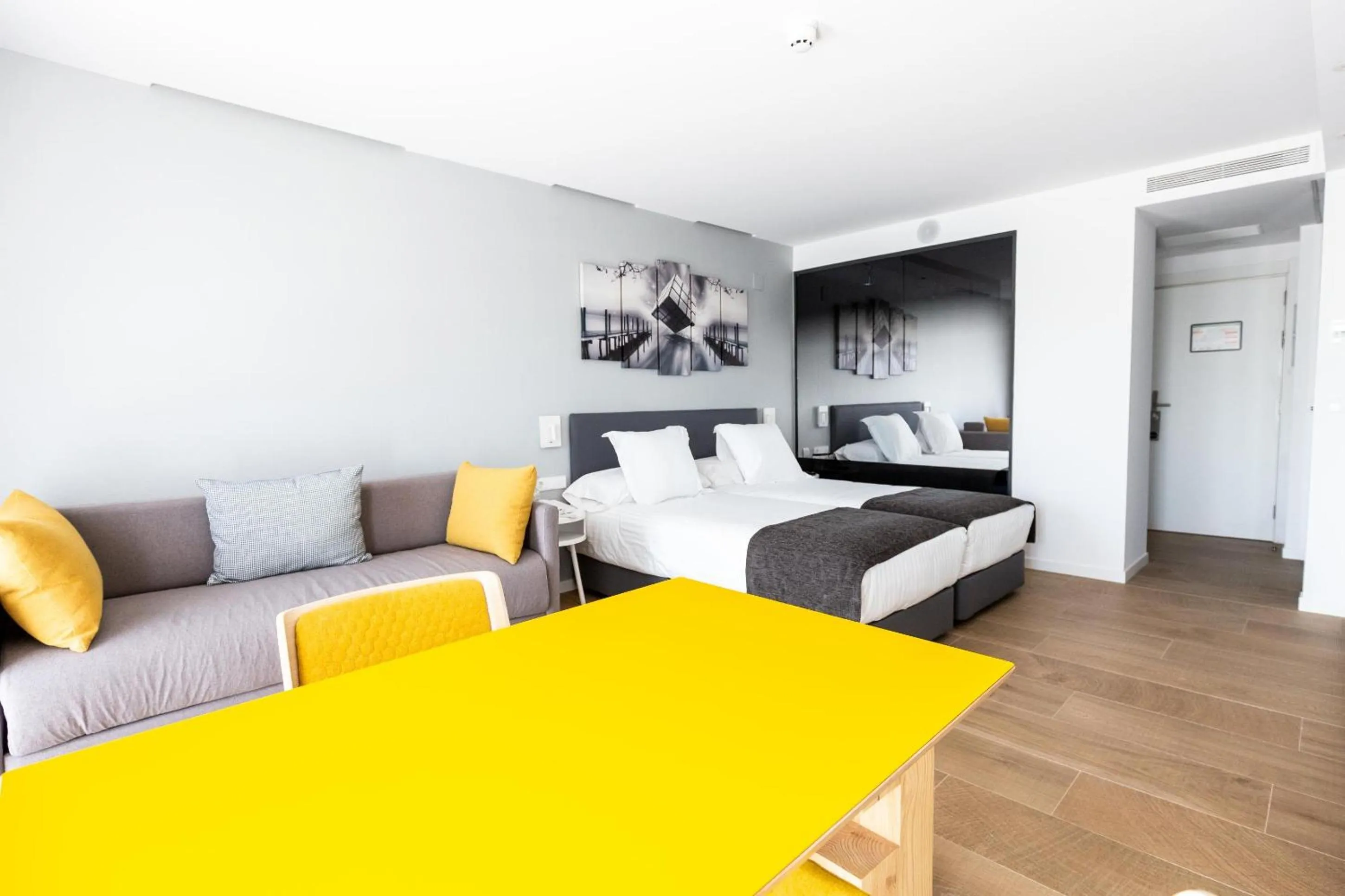 Photo of the whole room, Bed in Sercotel Valencia Alameda 41