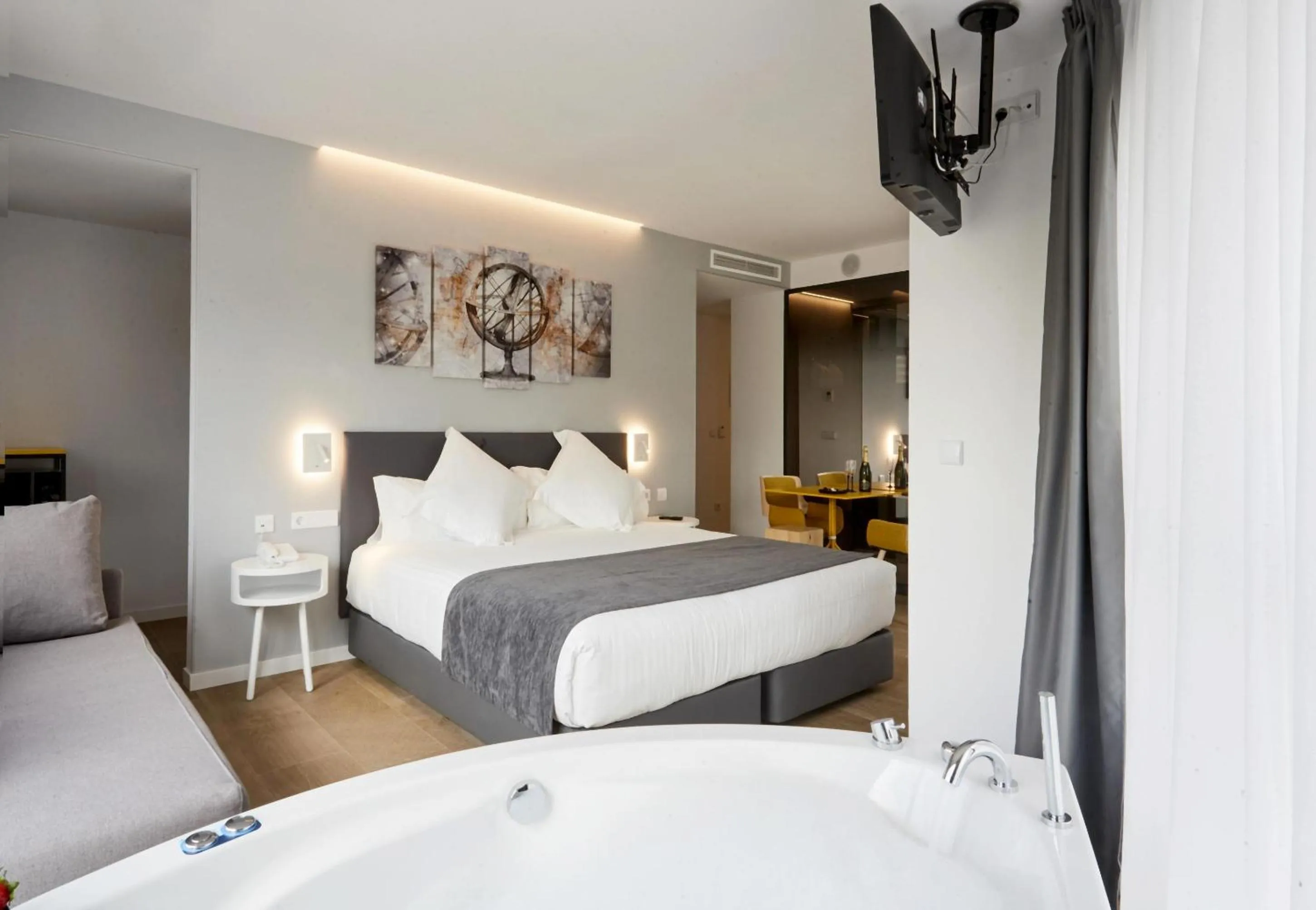 Photo of the whole room, Bed in Sercotel Valencia Alameda 41