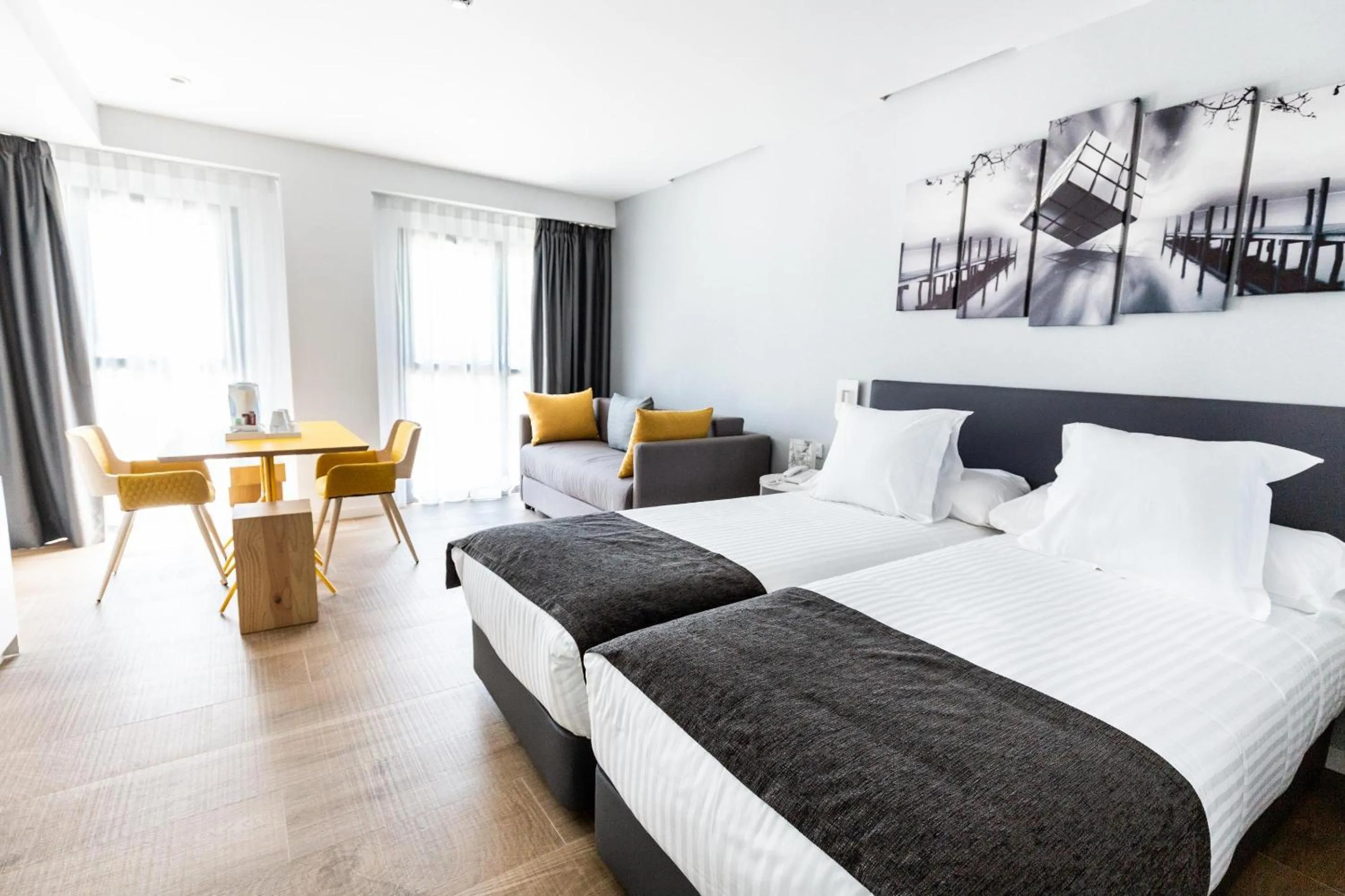 Photo of the whole room, Bed in Sercotel Valencia Alameda 41