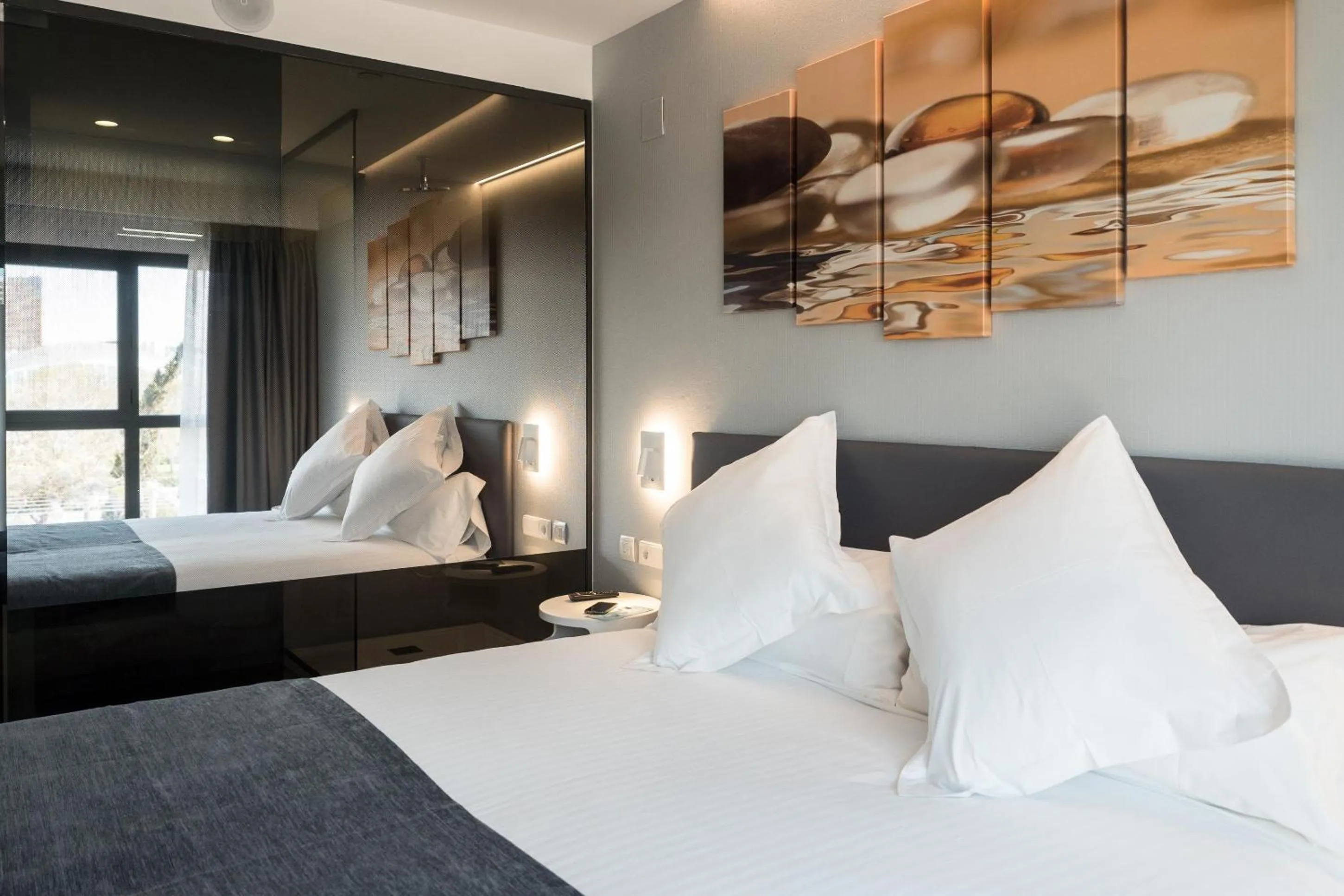 Photo of the whole room, Bed in Sercotel Valencia Alameda 41