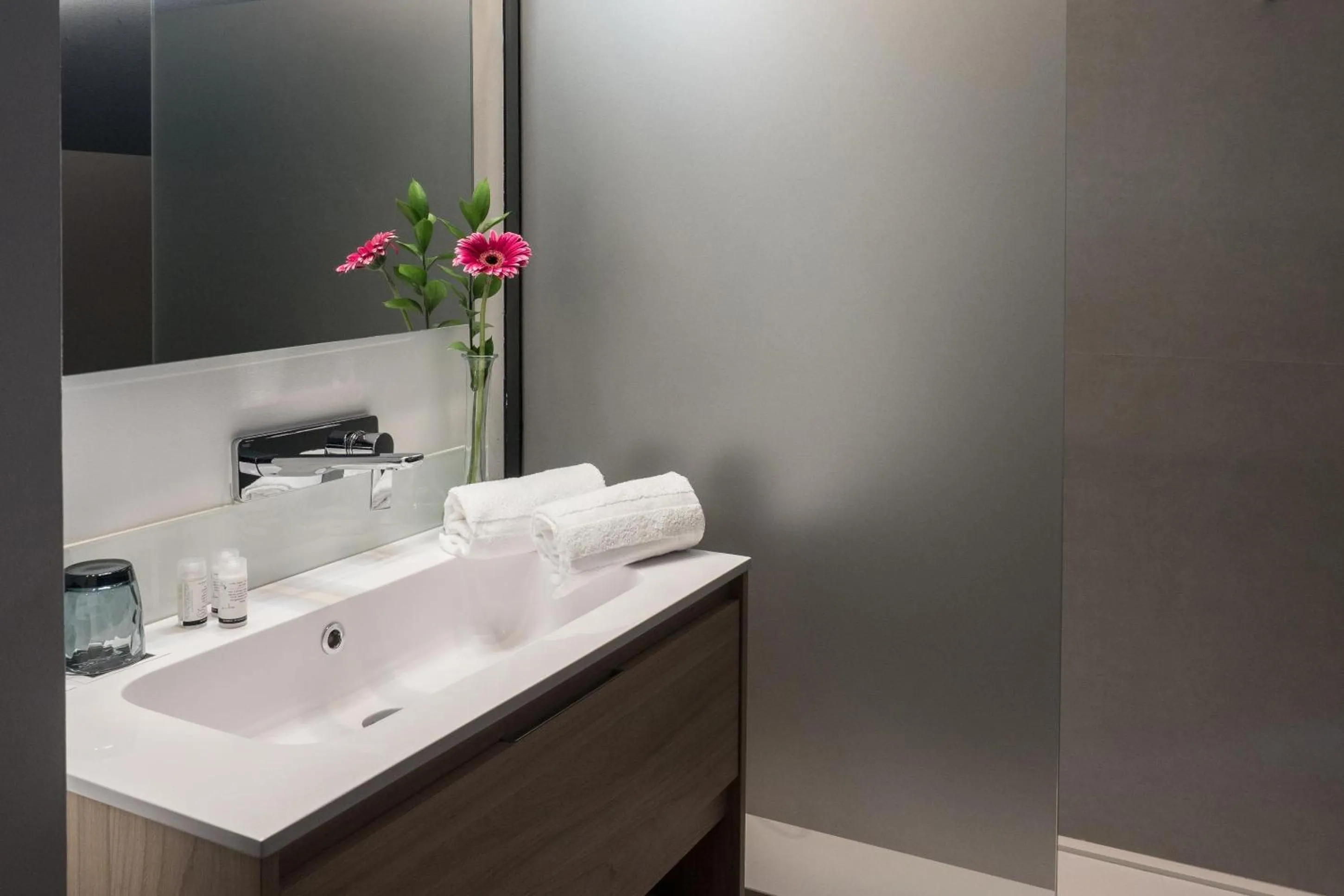 Bathroom in Sercotel Valencia Alameda 41