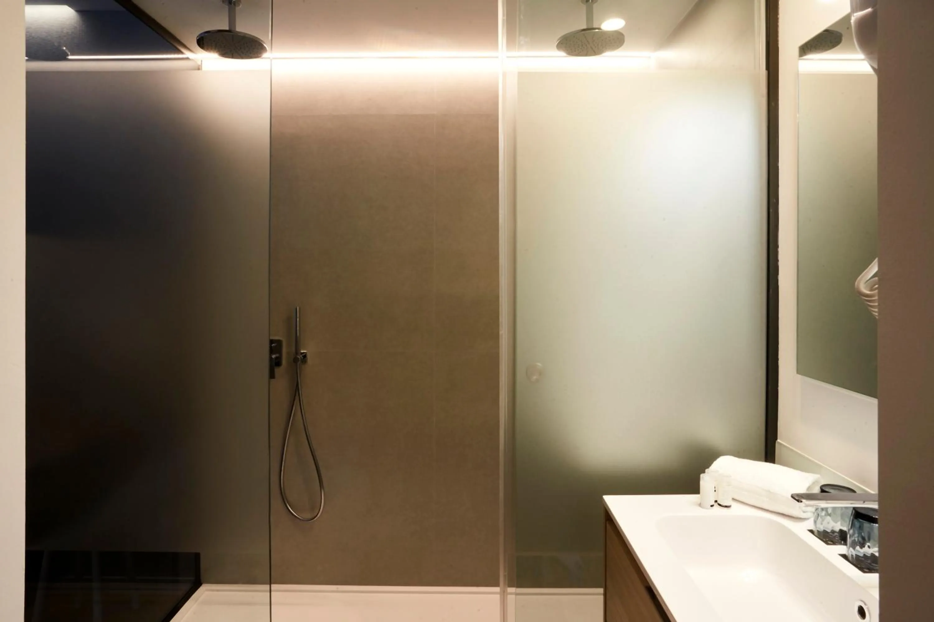 Shower in Sercotel Valencia Alameda 41