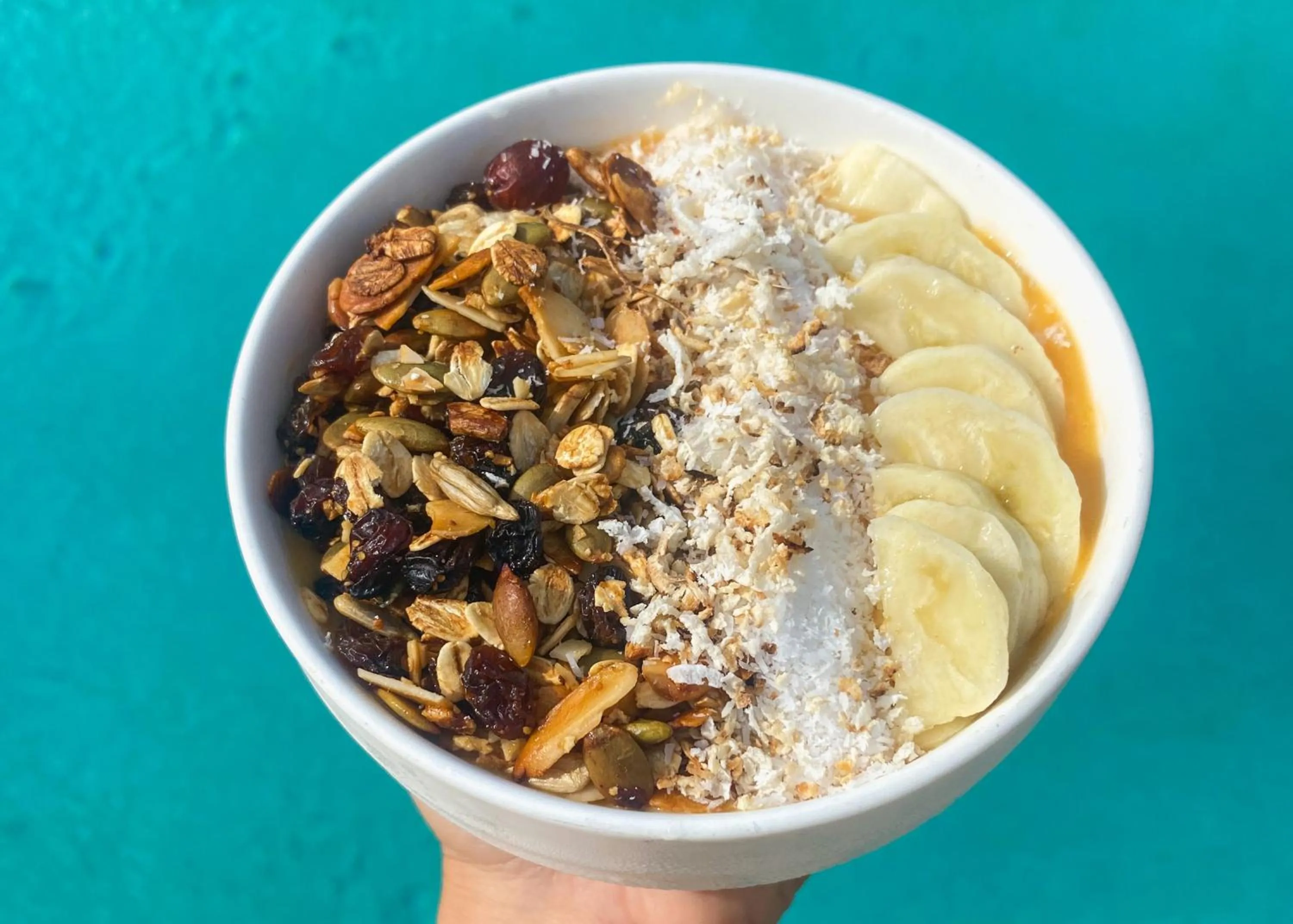 Food and drinks in Waidroka Bay Resort