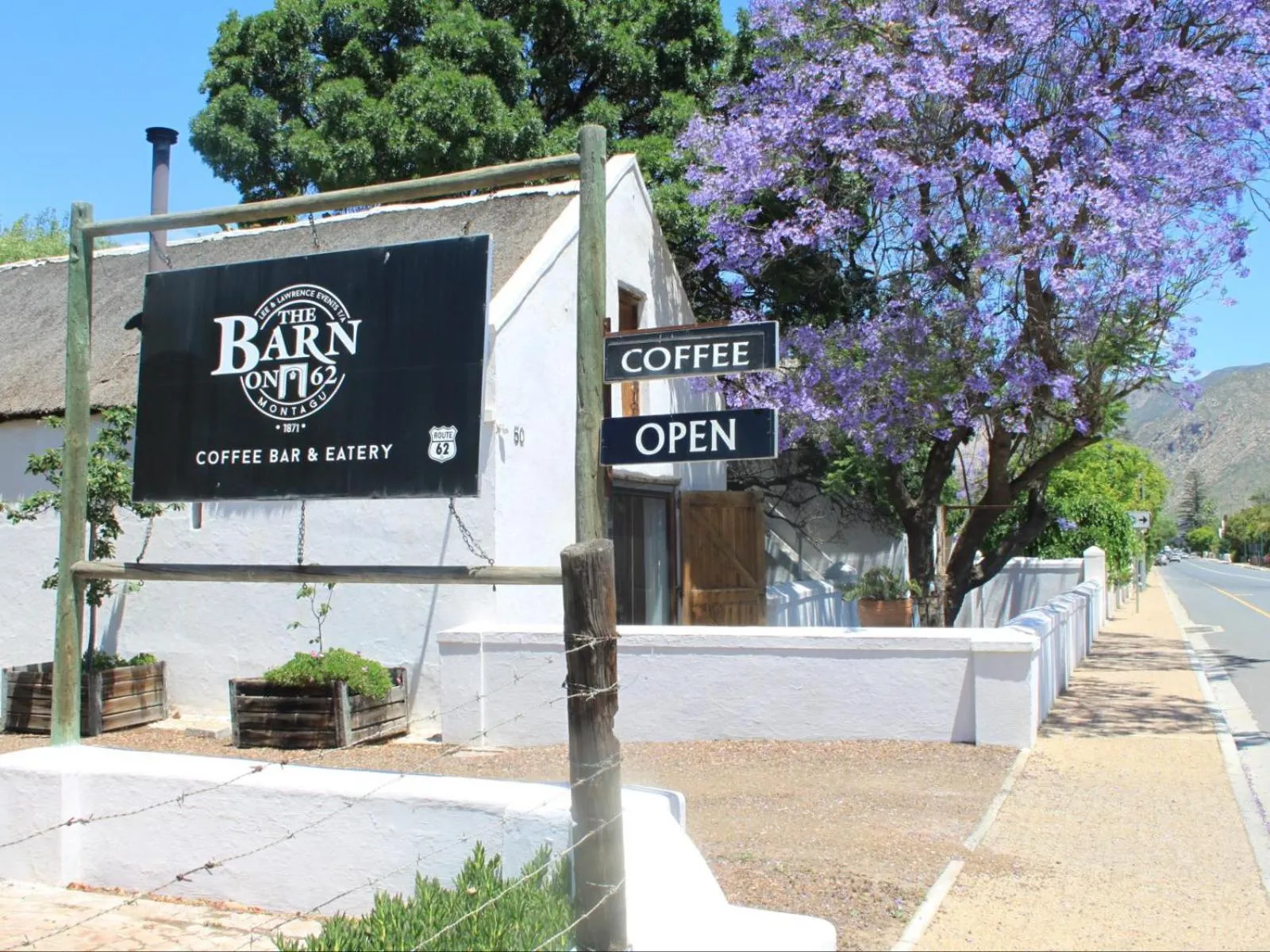 Facade/entrance in The Barn On 62 - Cottages