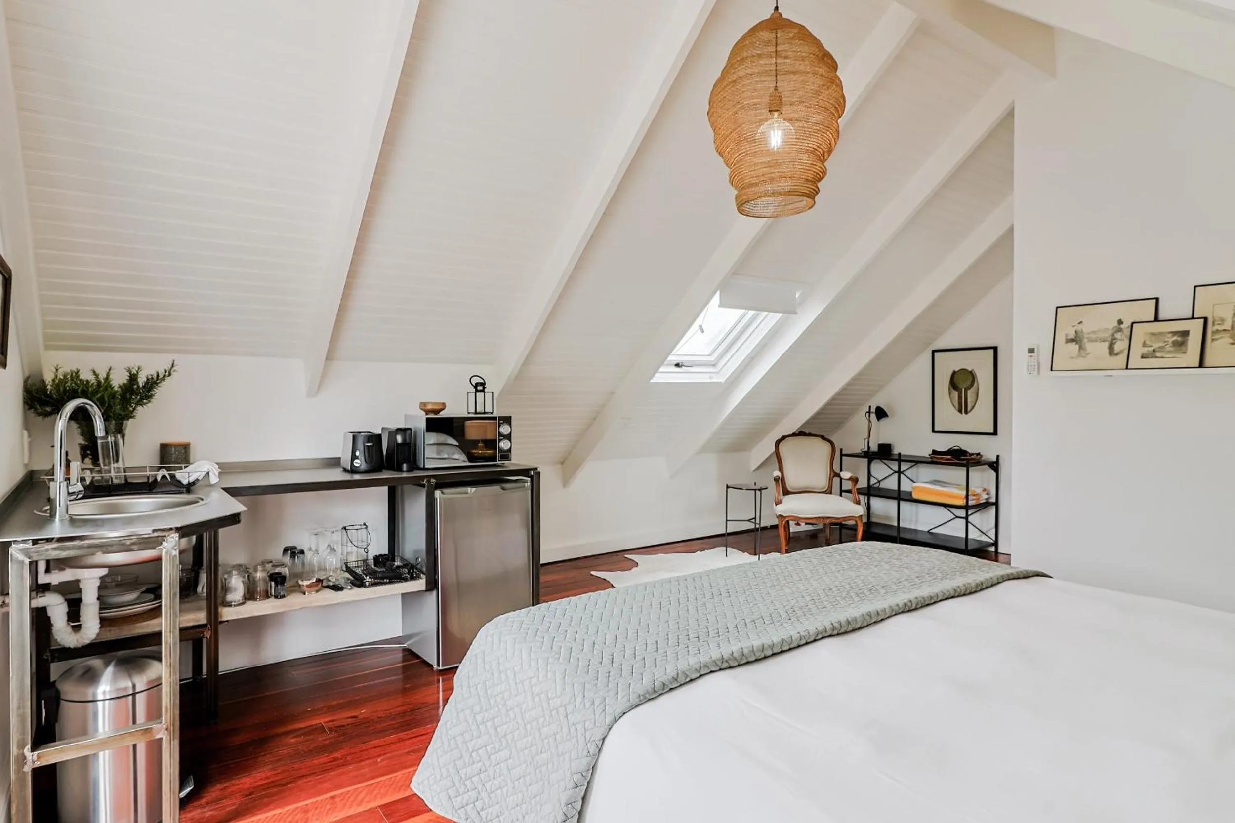 Bedroom, Bed in The Barn On 62 - Cottages