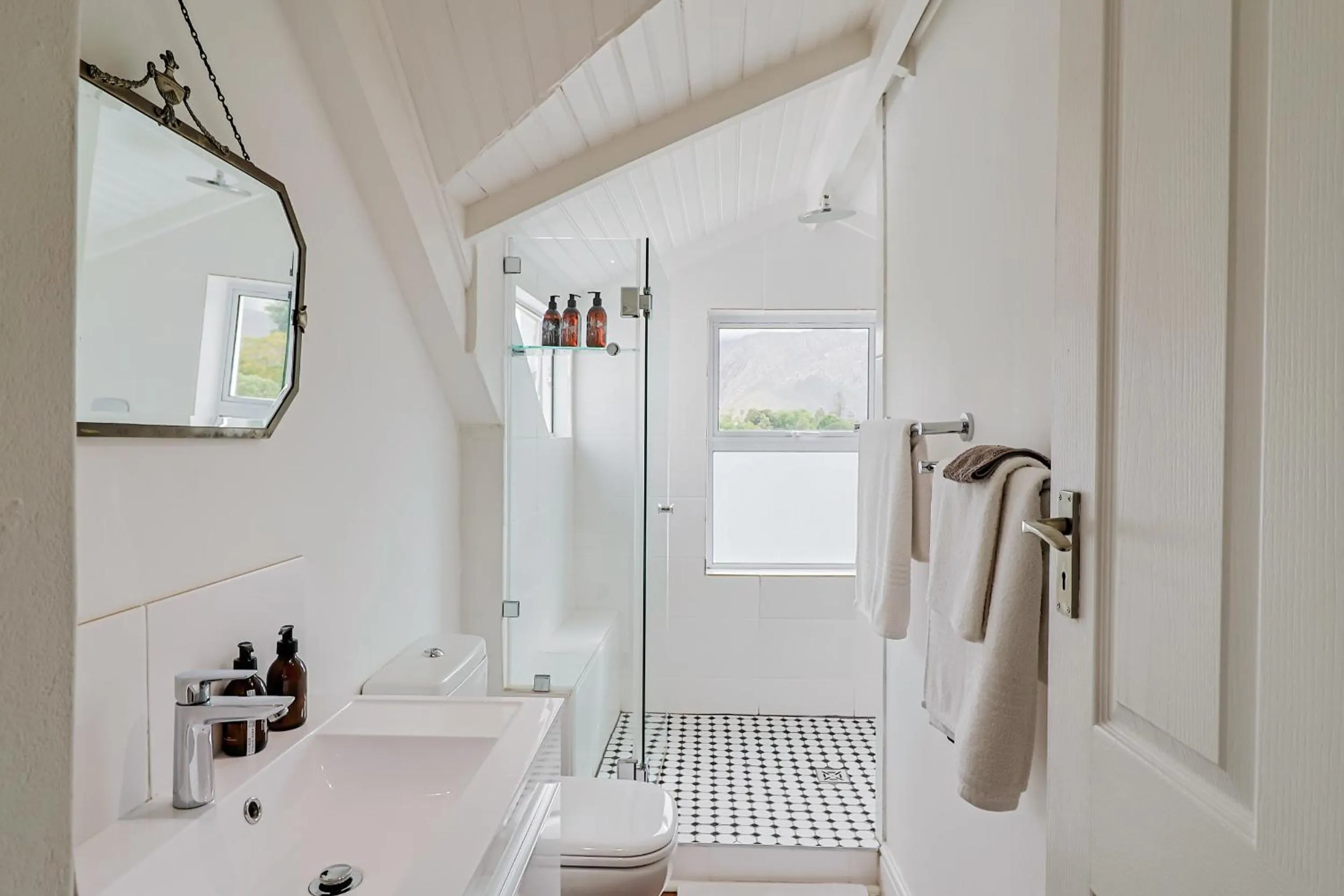 Bathroom in The Barn On 62 - Cottages