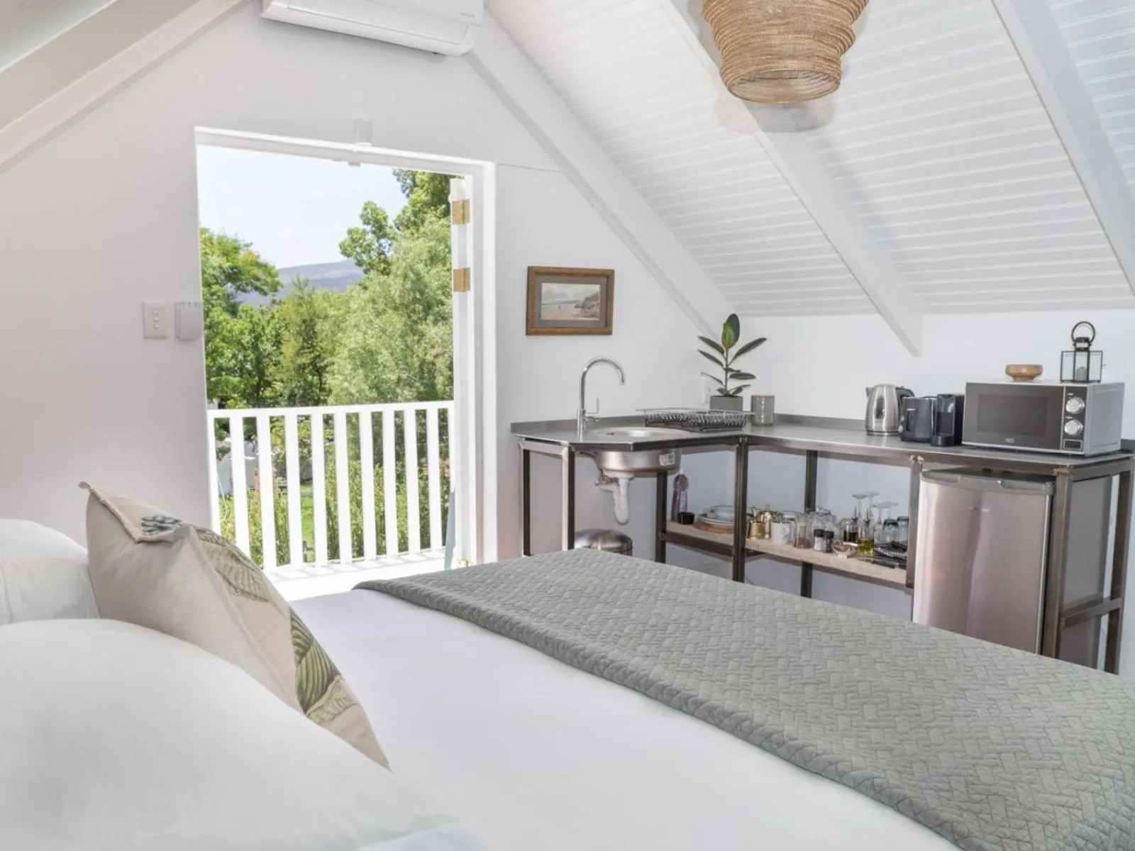 Kitchen or kitchenette, Bed in The Barn On 62 - Cottages
