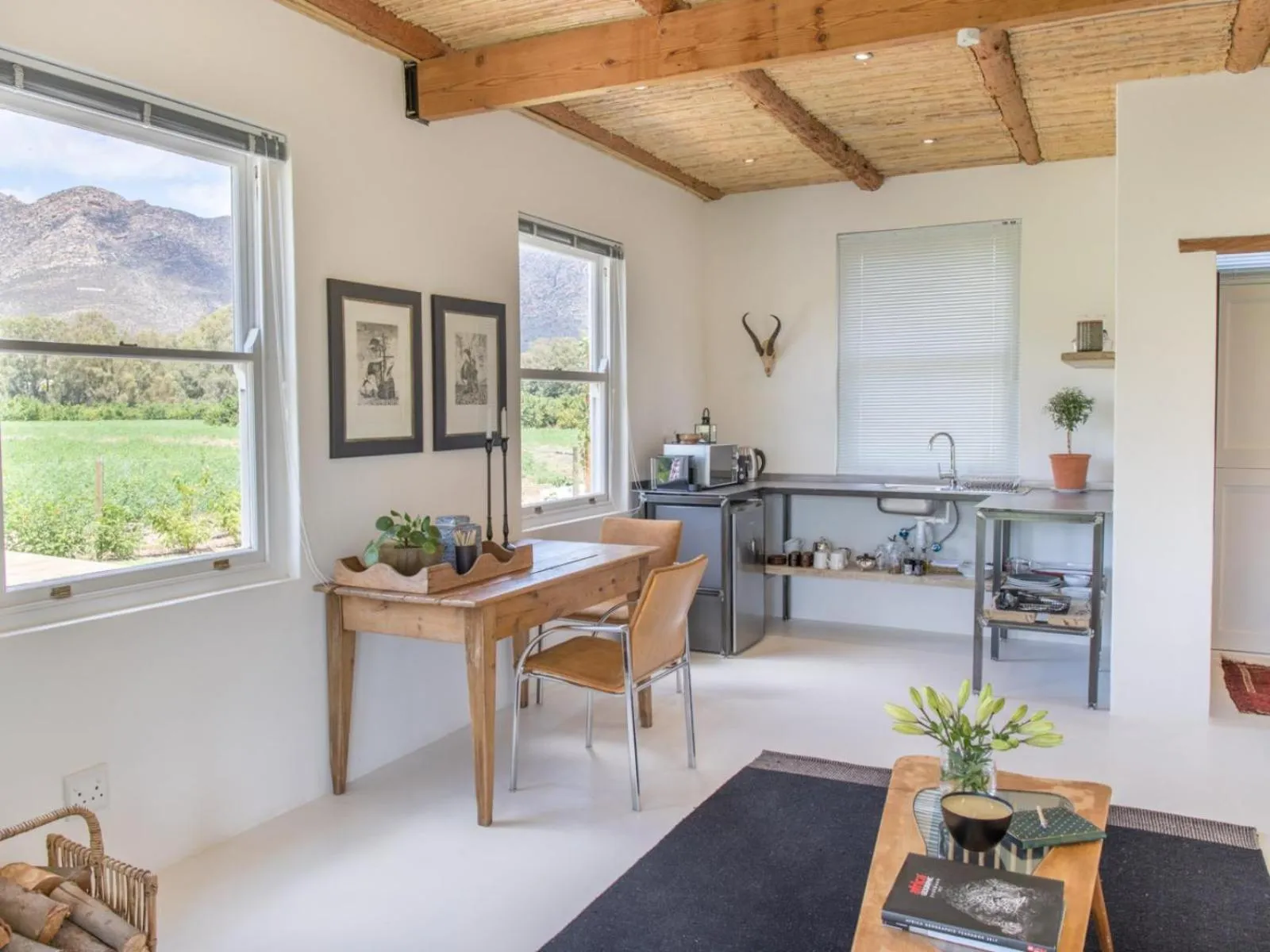 Kitchen or kitchenette in The Barn On 62 - Cottages