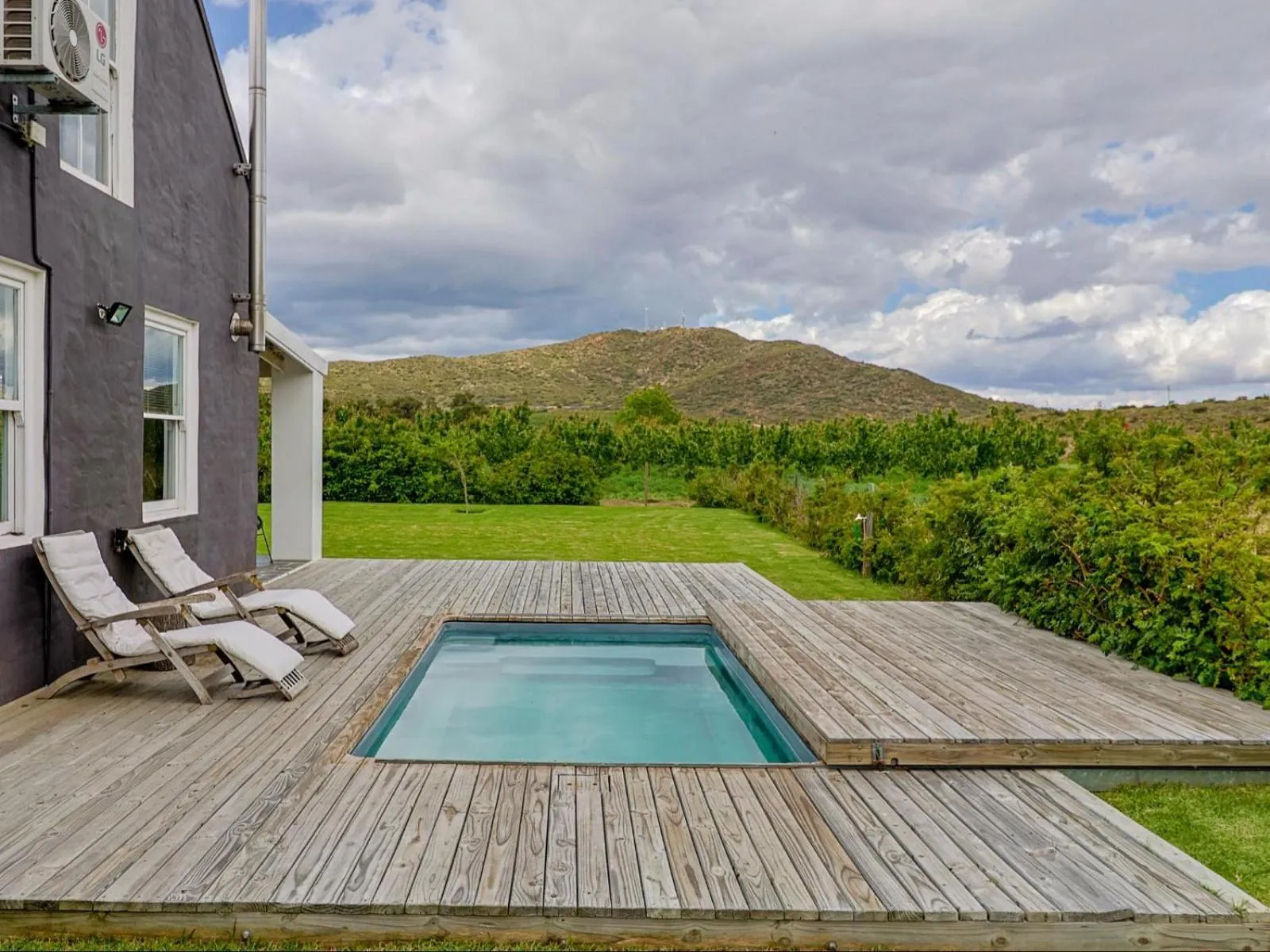 Swimming pool in The Barn On 62 - Cottages