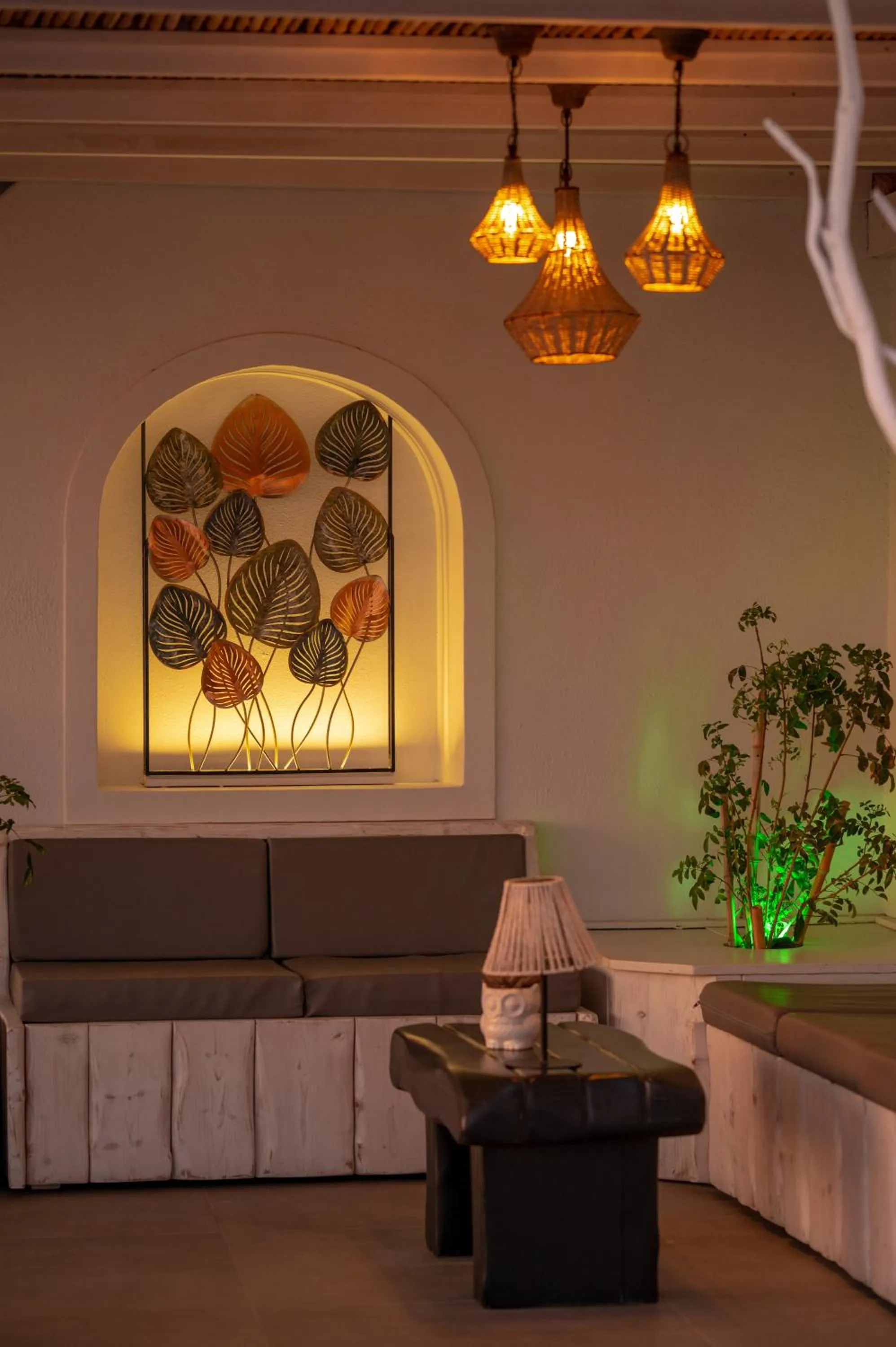 Restaurant/places to eat in Athermi Suites - Adults Only