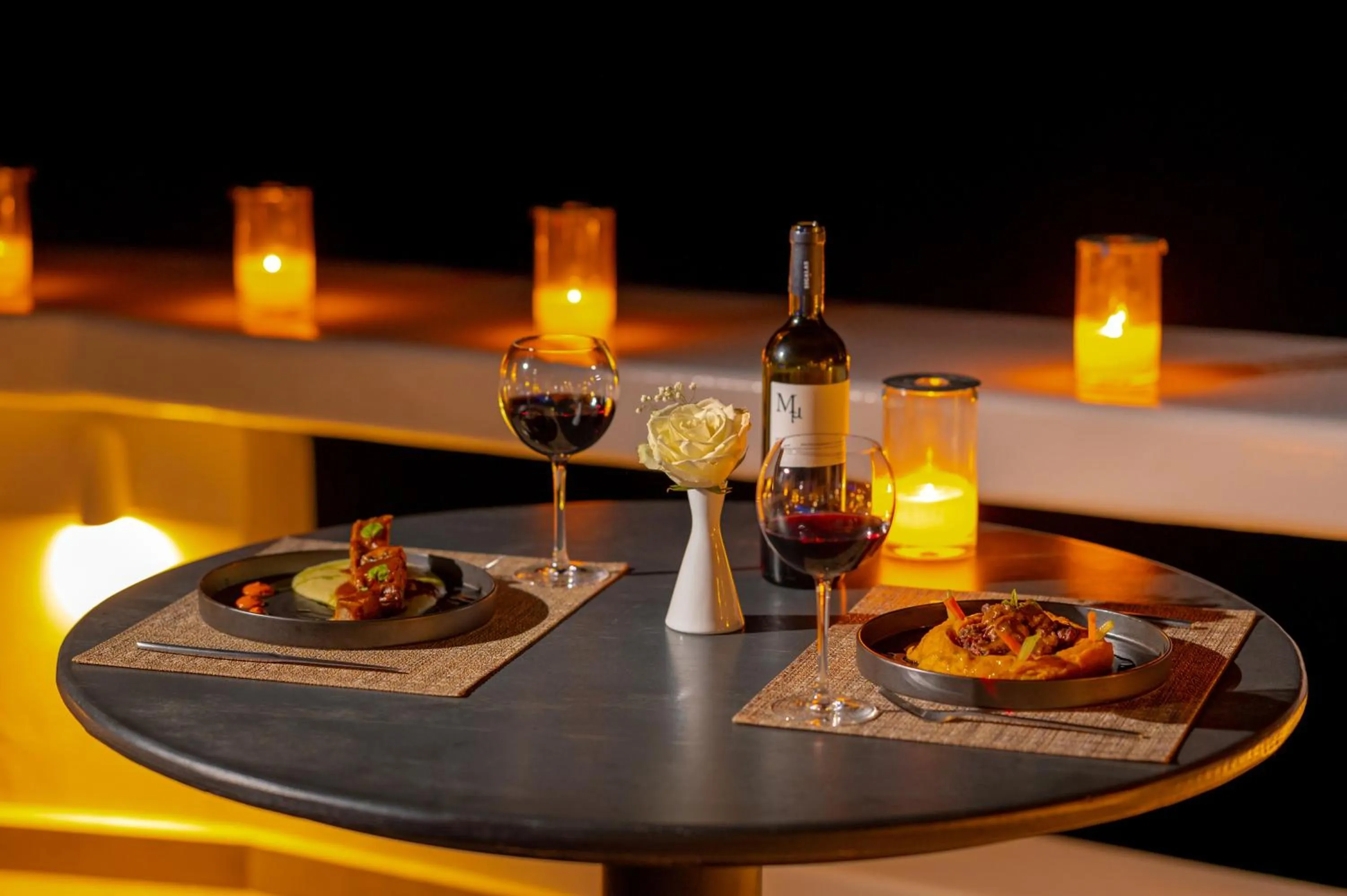 Restaurant/places to eat in Athermi Suites - Adults Only