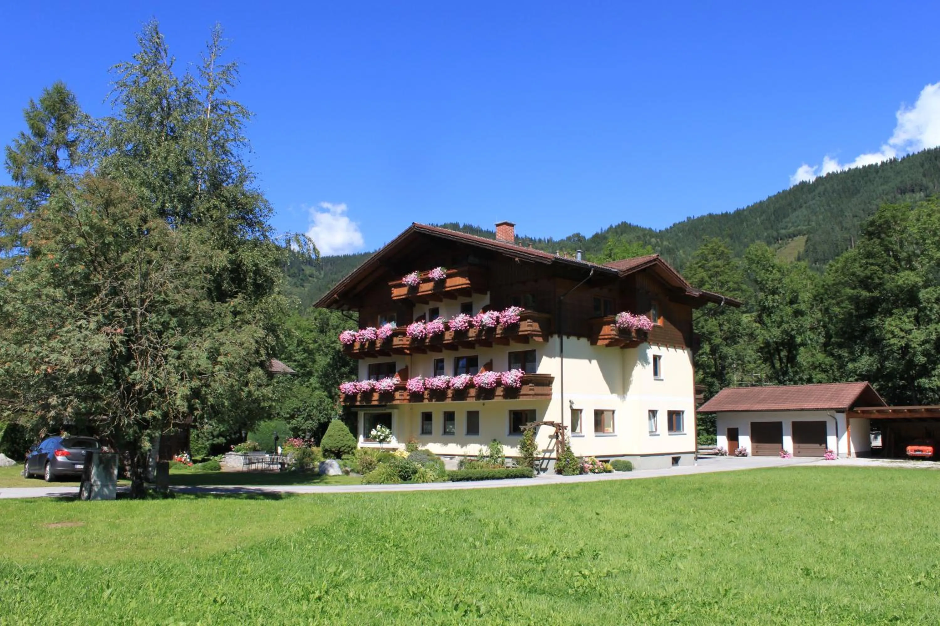 Property building in Haus Alexander